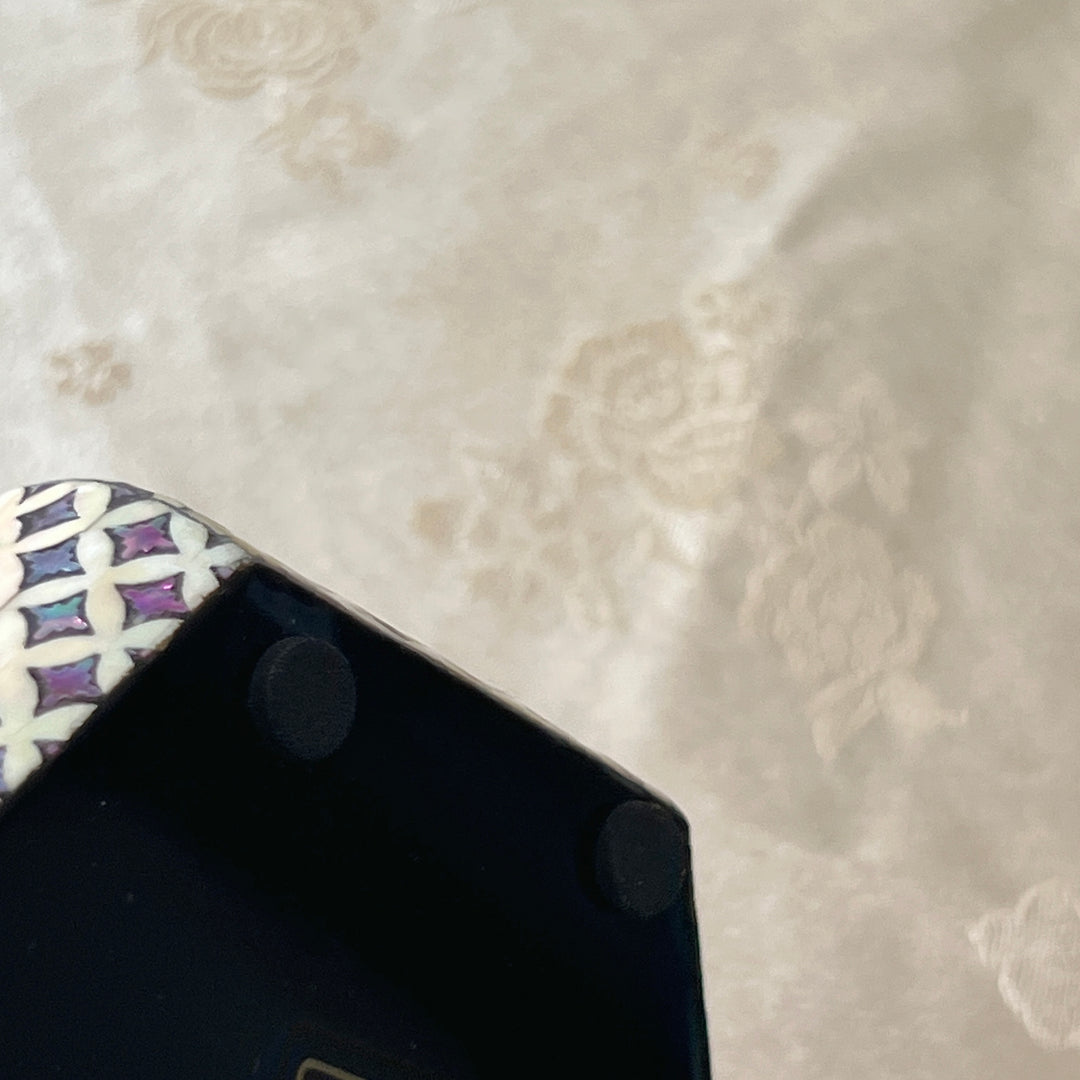 Mother-of-Pearl Hexagonal Mini Lidded Box: Chilbo Pattern