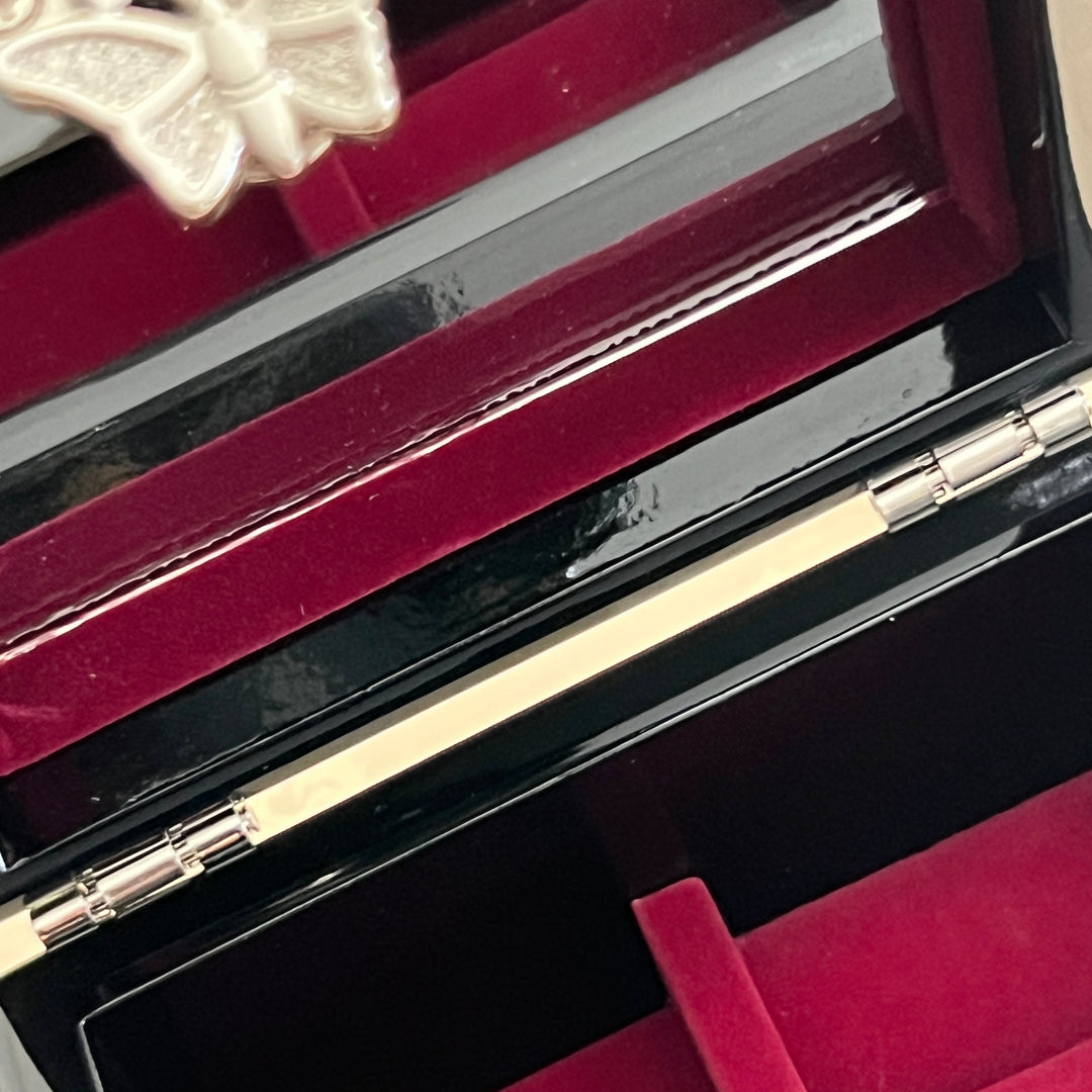 Mother-of-Pearl Ring Box: Bear, Rocky Mountains, Inuksuk and Maple Leaf Motifs