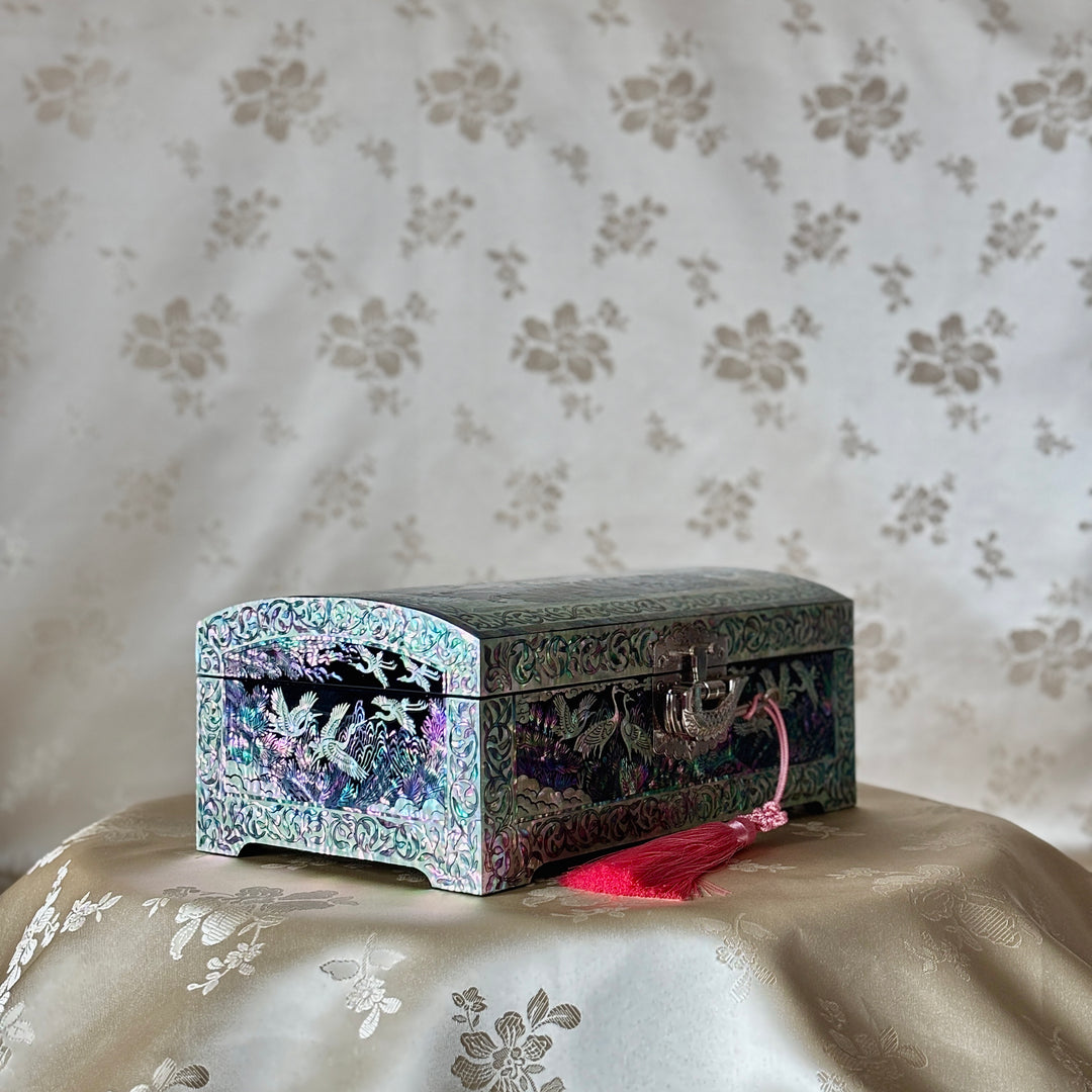 Mother-of-Pearl Jewelry Box: Crane and Pine Motif in Traditional Landscape Design
