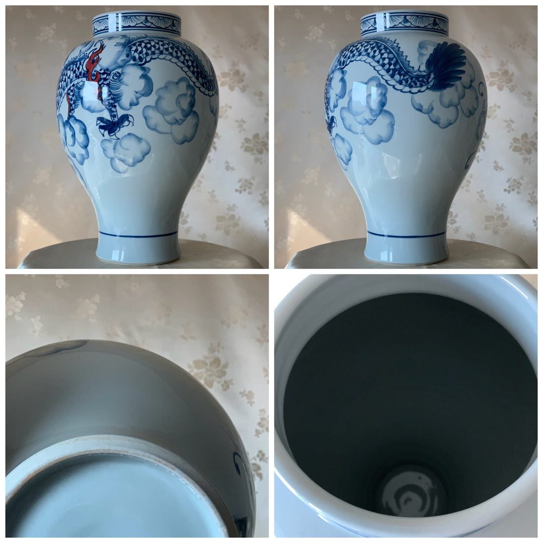 Blau-weiße Porzellanvase:, Gezeichnetes Drachen- und Wolkenmotiv