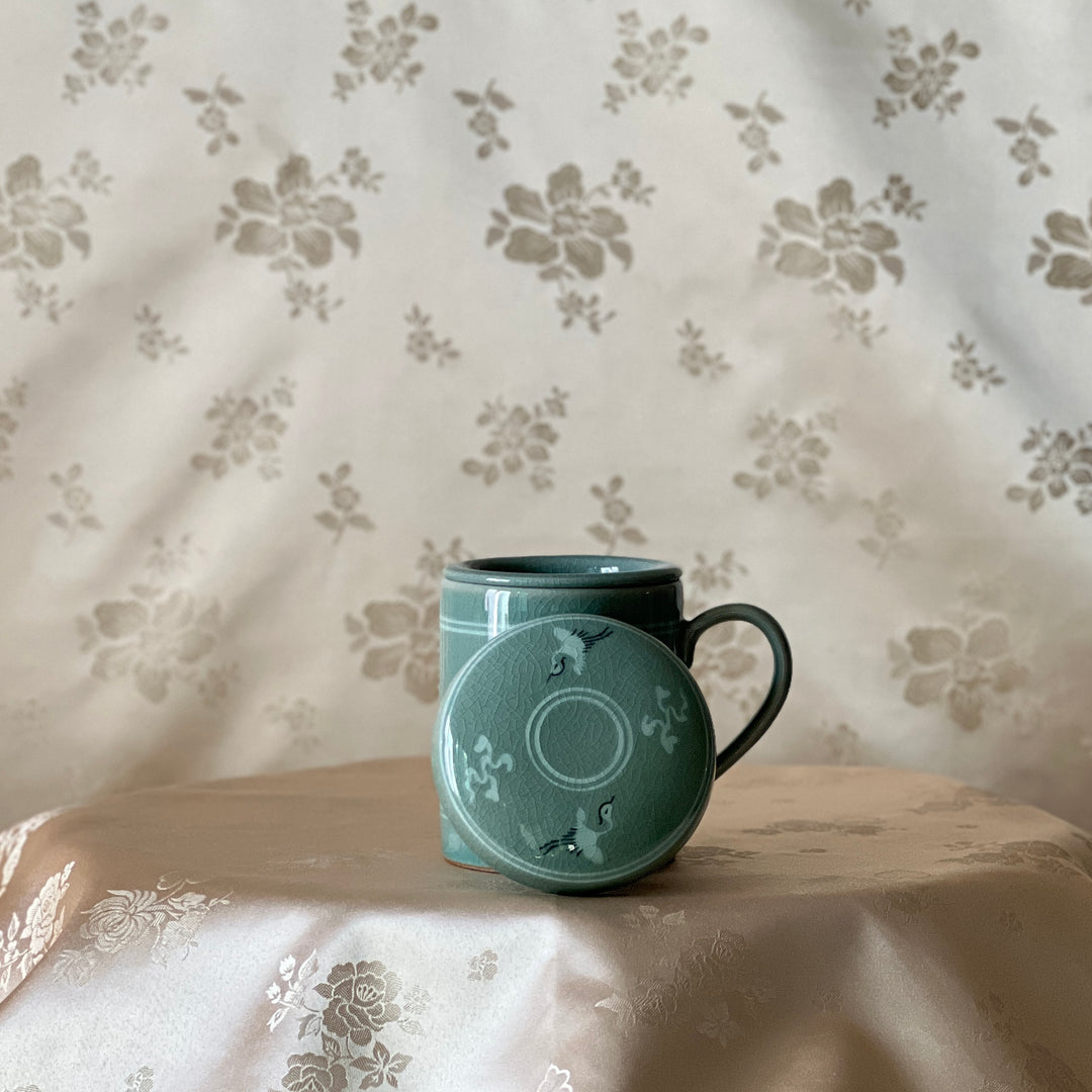 Celadon Tea Mug: Inlaid Cloud and Crane Motif