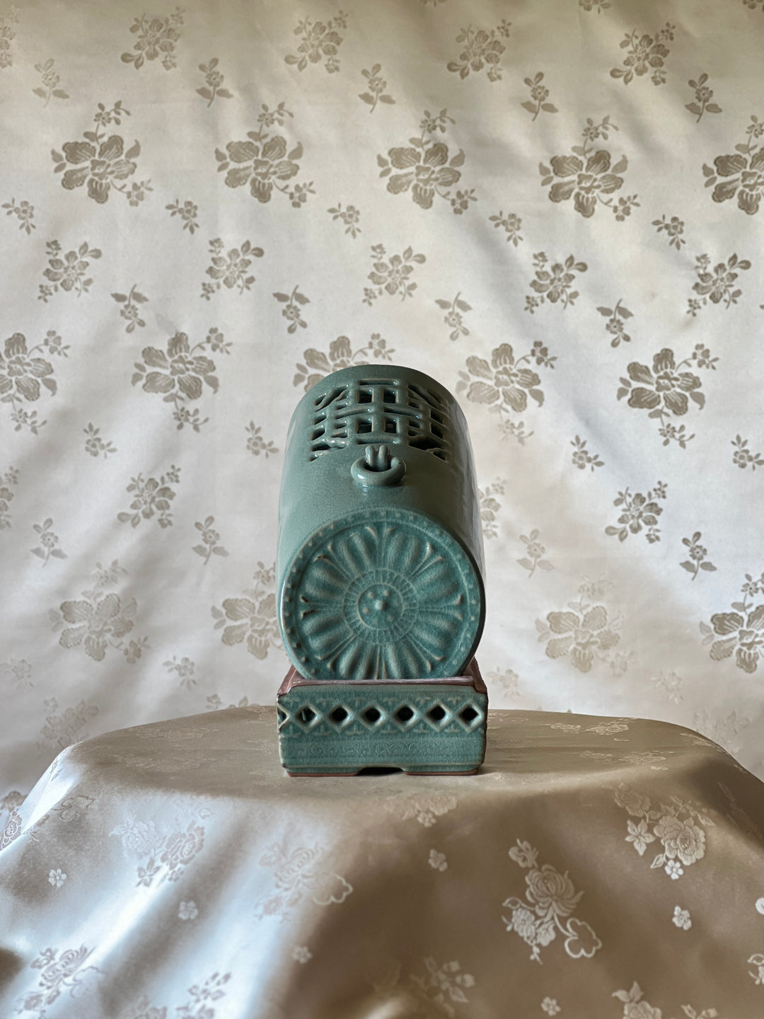 Celadon Lidded Box (Hap): Lotus Sumaksae Roof-Tile Motif