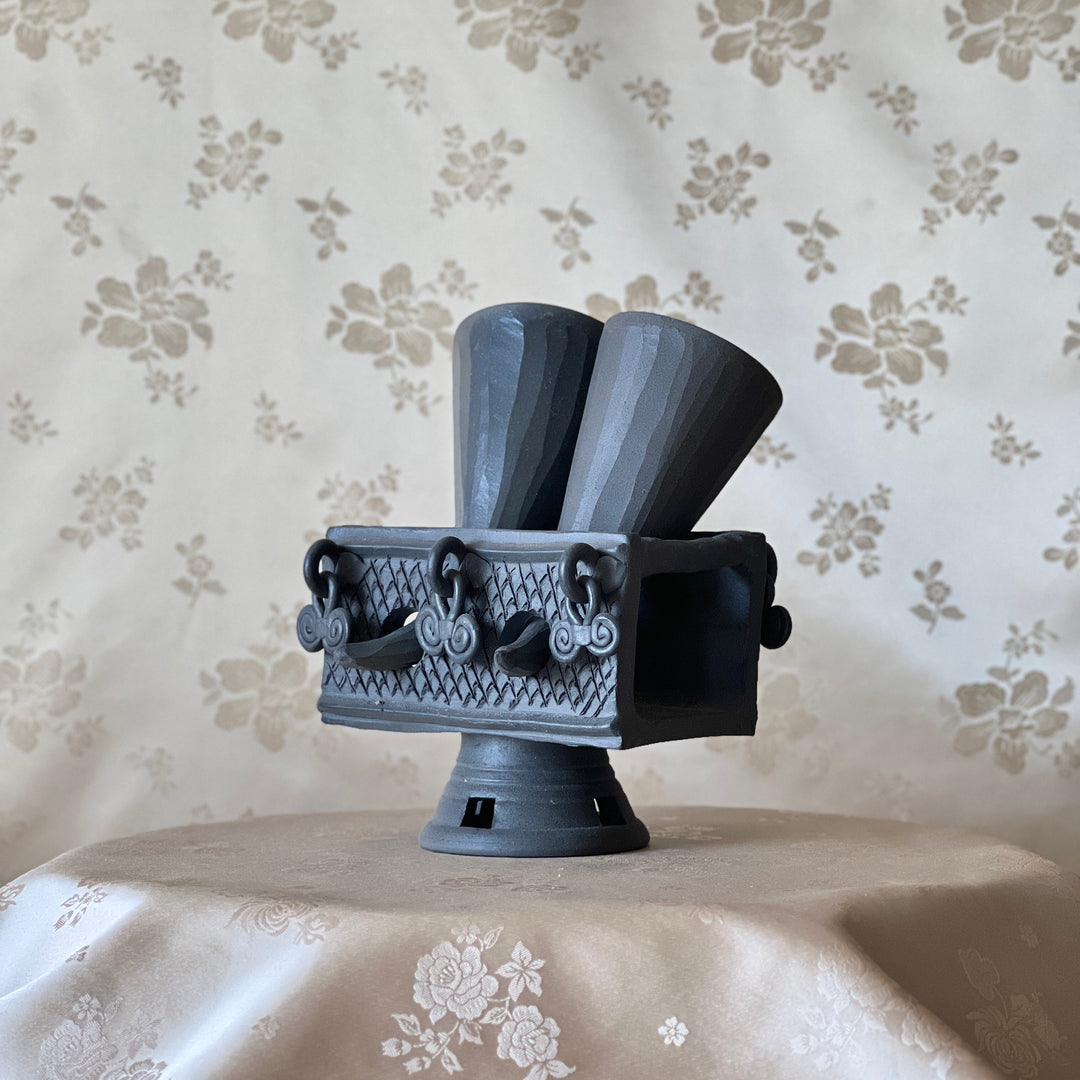 Silla Earthenware Horn-Cup Vessel: Twin Horn-Shaped Cups on Rectangular Stand