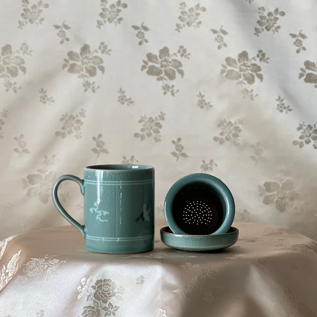 Celadon Tea Mug: Inlaid Cloud and Crane Motif