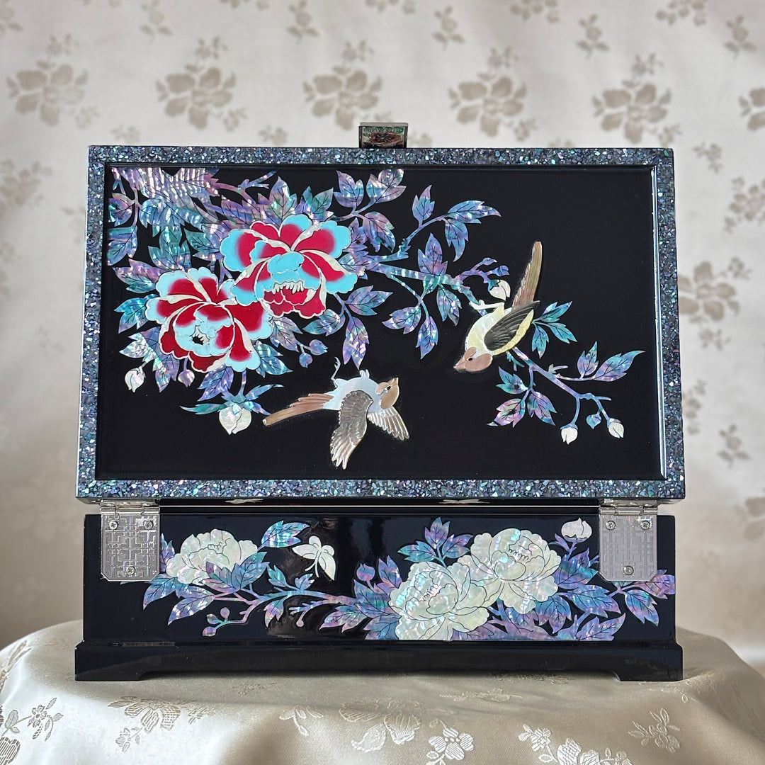 Mother-of-Pearl Jewelry Box: Sculpted Whole-Shell Birds and Peonies on Deep Black
