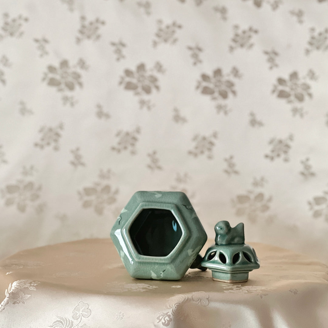 Celadon Hexagon Shaped Incense Burner with Inlaid Crane and Cloud Pattern and Lion Shaped Openwork Cover (청자 운학문 육각 향로)