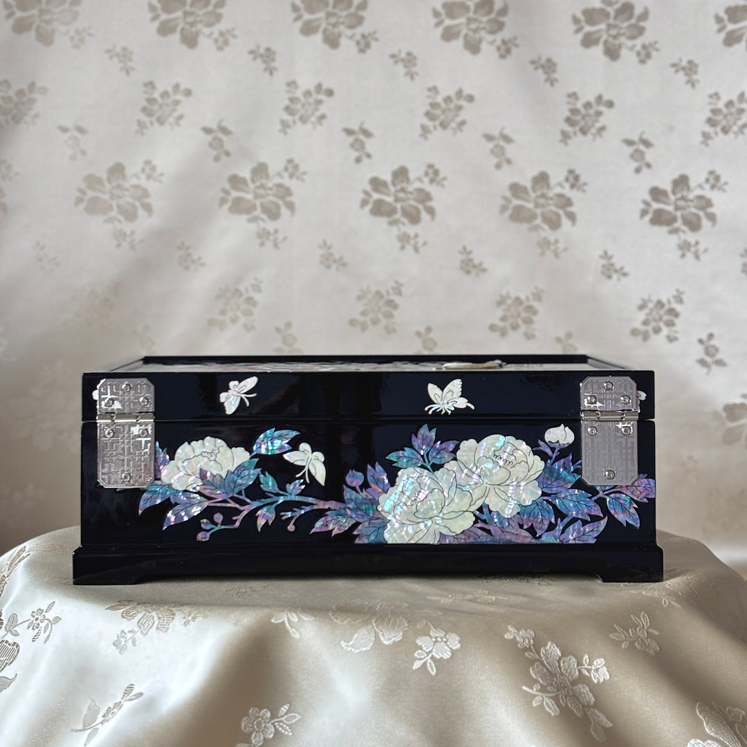 Mother-of-Pearl Jewelry Box: Sculpted Whole-Shell Birds and Peonies on Deep Black