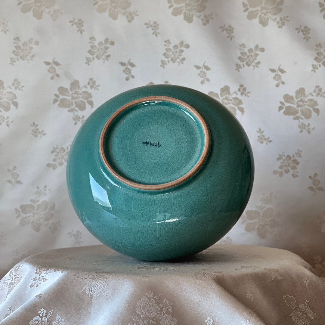 Celadon Jar: Pure Celadon Form