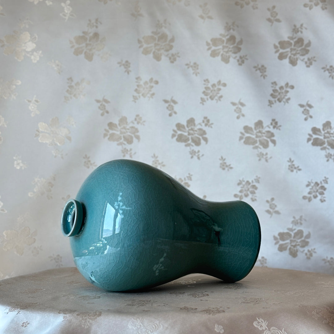 Celadon Maebyeong Vase with Lid: Inlaid Crane and Cloud Motif by Master Artisan