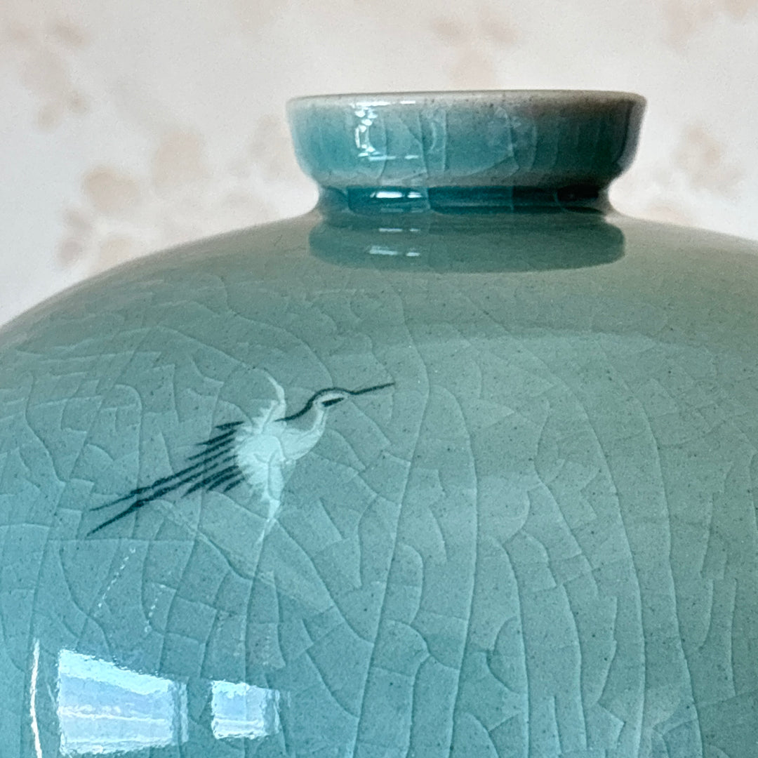 Celadon Maebyeong Vase with Lid: Inlaid Crane and Cloud Motif by Master Artisan