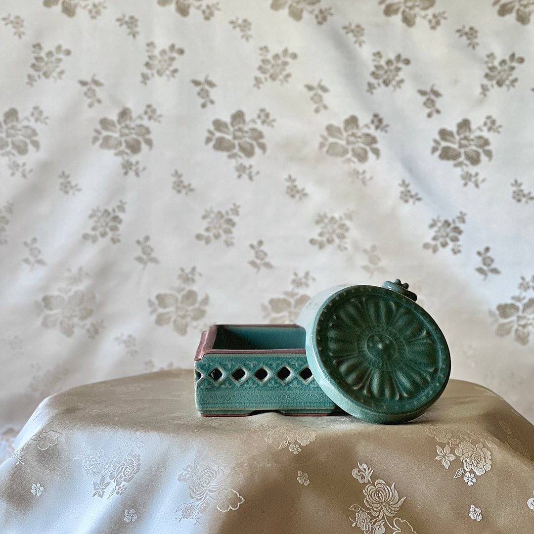 Celadon Lidded Box (Hap): Lotus Sumaksae Roof-Tile Motif