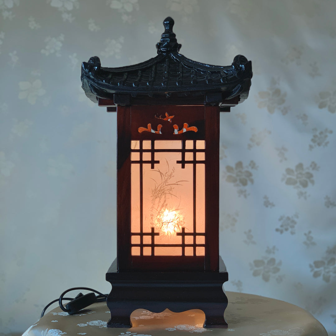 Wooden Accent Table Lamp with Hanok Tiled Roof (목재 한옥기와 등)