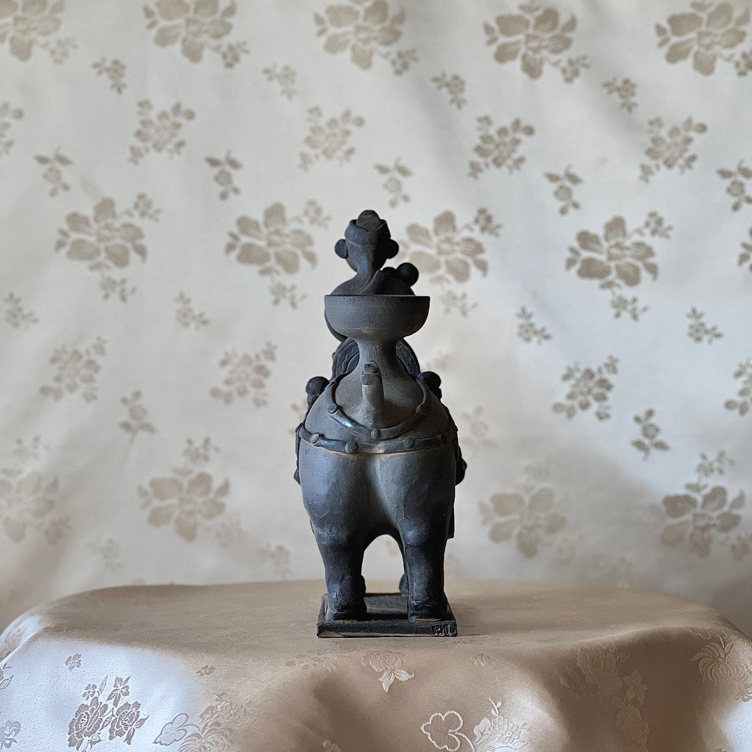 Silla Earthenware: Paired Horse-and-Rider Vessels with Master and Attendant Figures