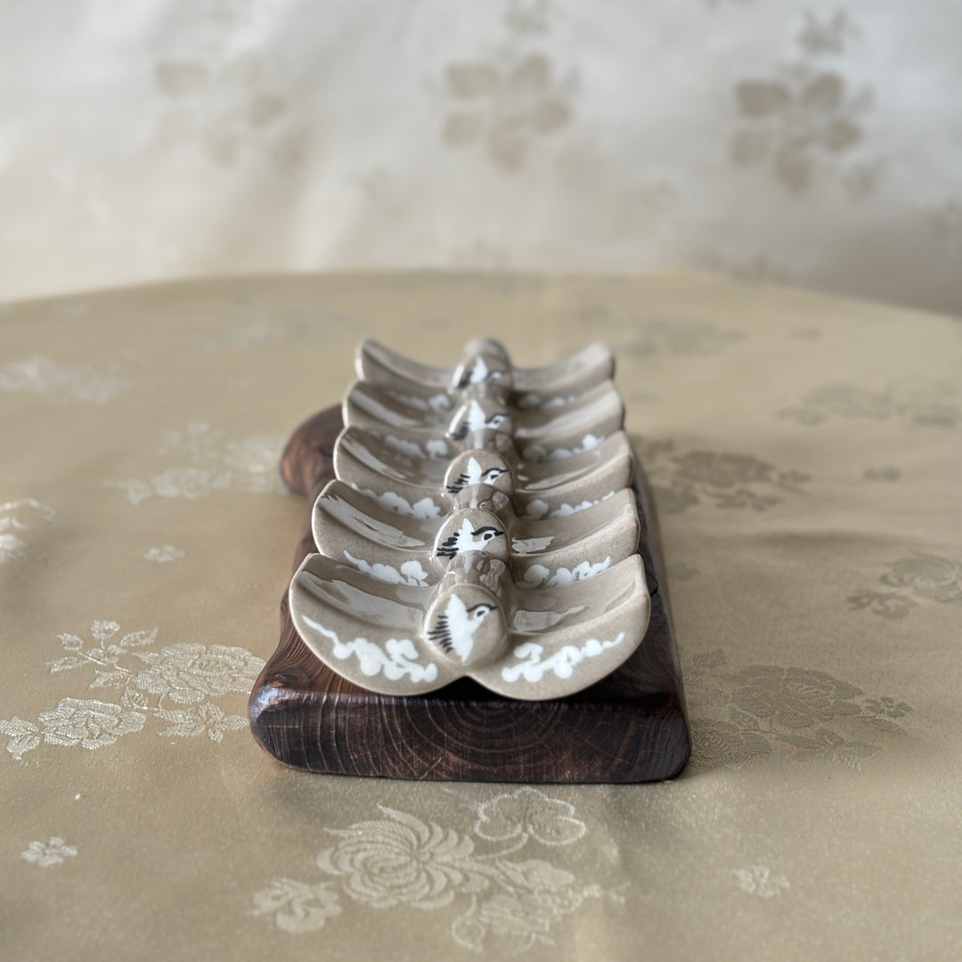 Buncheong Roof-Tile Utensil Rest Set with Inlaid Crane and Cloud Motif by Master Arisan