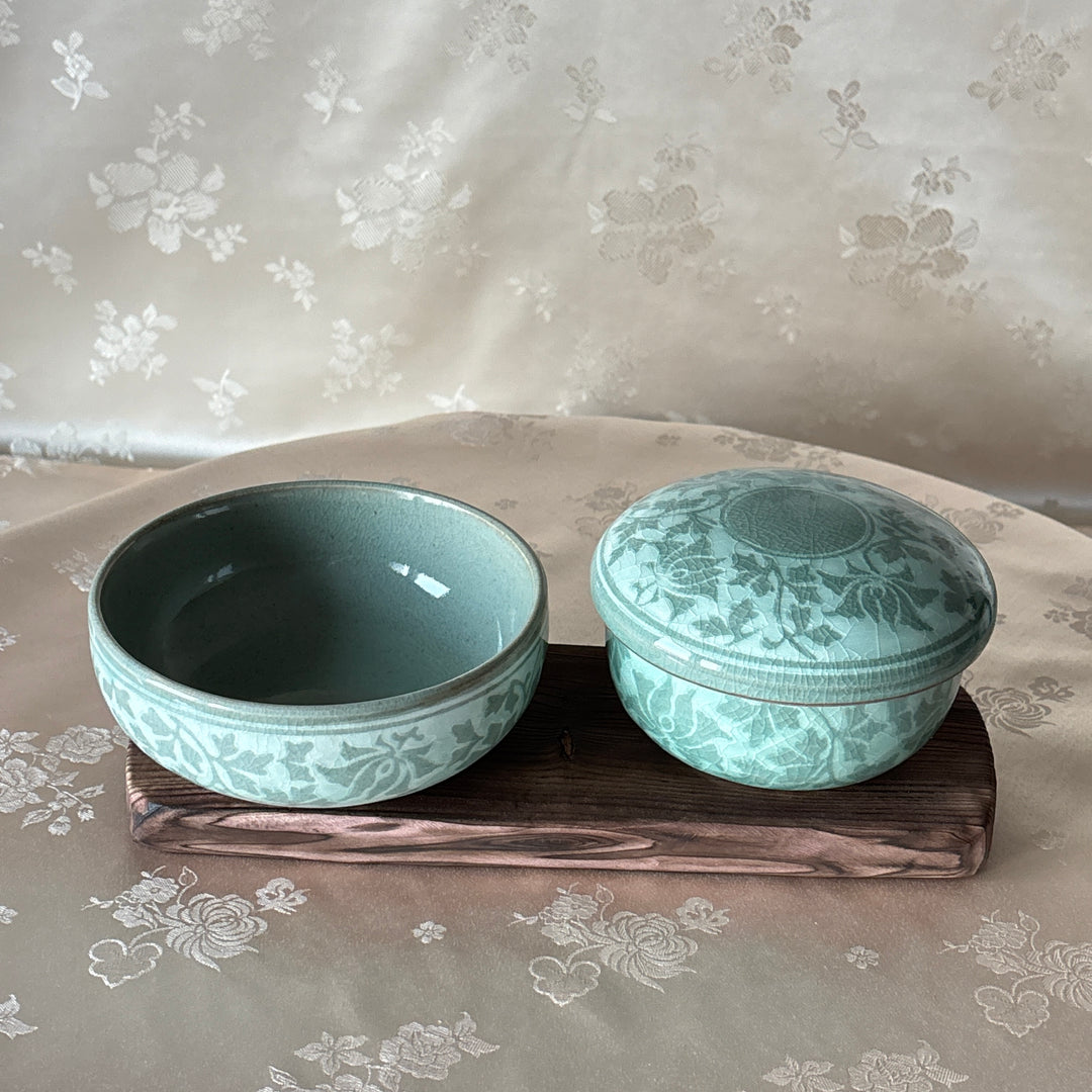 Celadon Bowl (Jubal) Set: White Slip Sgraffito with Peony Motif
