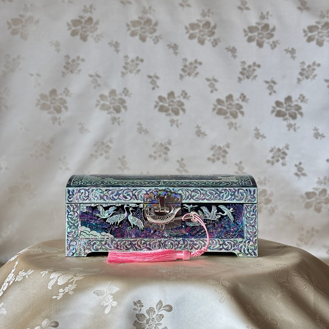 Mother-of-Pearl Jewelry Box: Crane and Pine Motif in Traditional Landscape Design