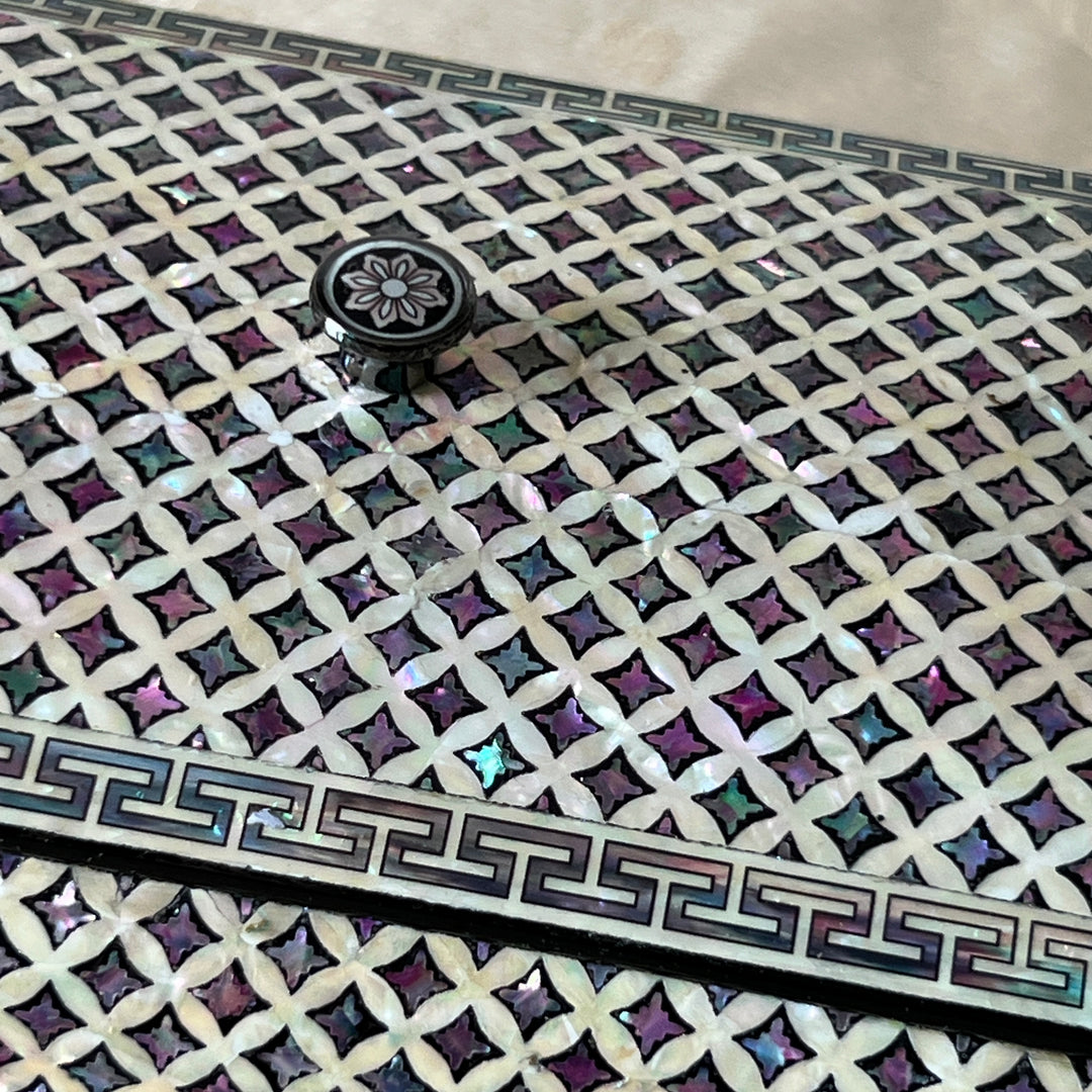 Mother-of-Pearl Jewelry Lidded Box: Chilbo Motif