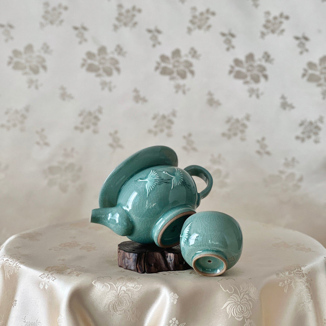 Celadon Gye-yeong Bae (Sobriety Cup): Embossed Crane Motif by Master Artisan