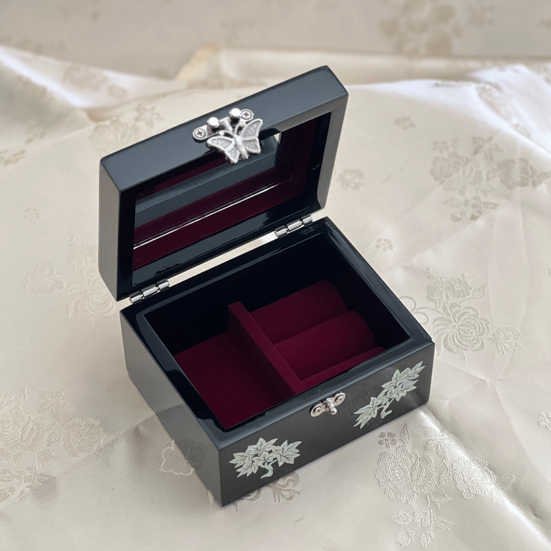 Mother-of-Pearl Ring Box: Bear, Rocky Mountains, Inuksuk and Maple Leaf Motifs