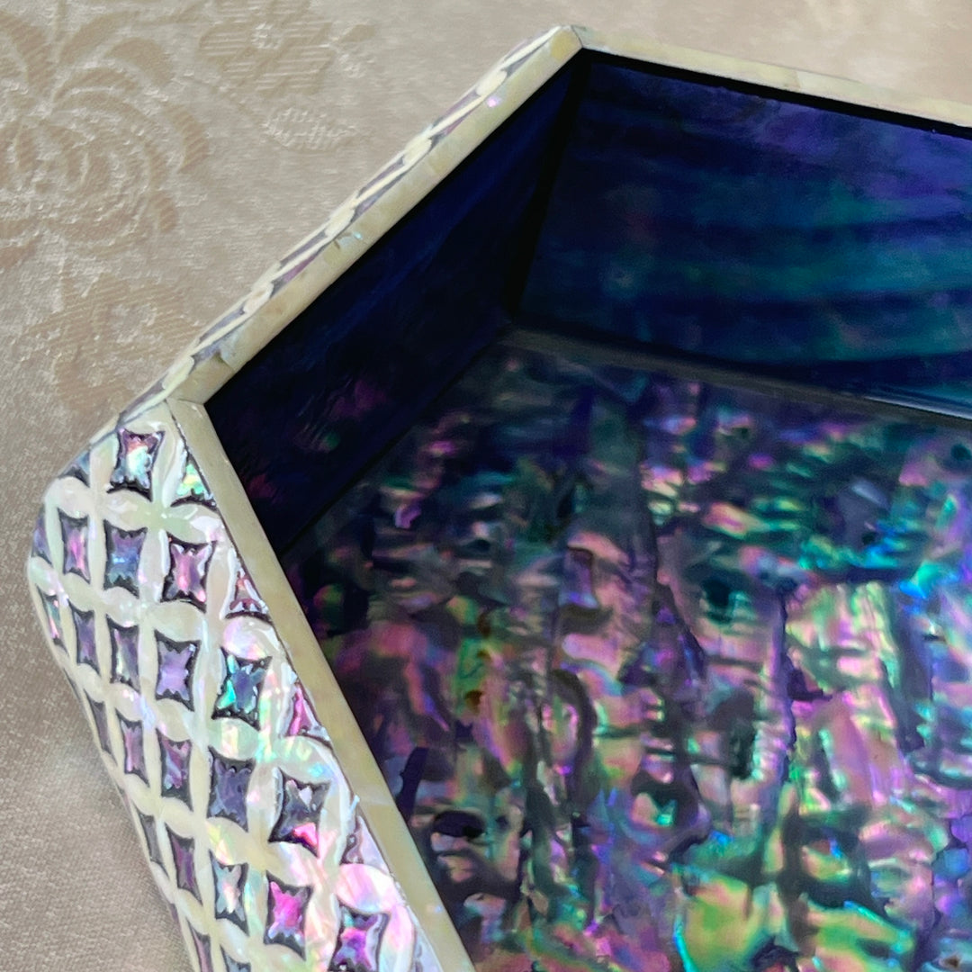 Mother-of-Pearl Hexagonal Mini Lidded Box: Chilbo Pattern