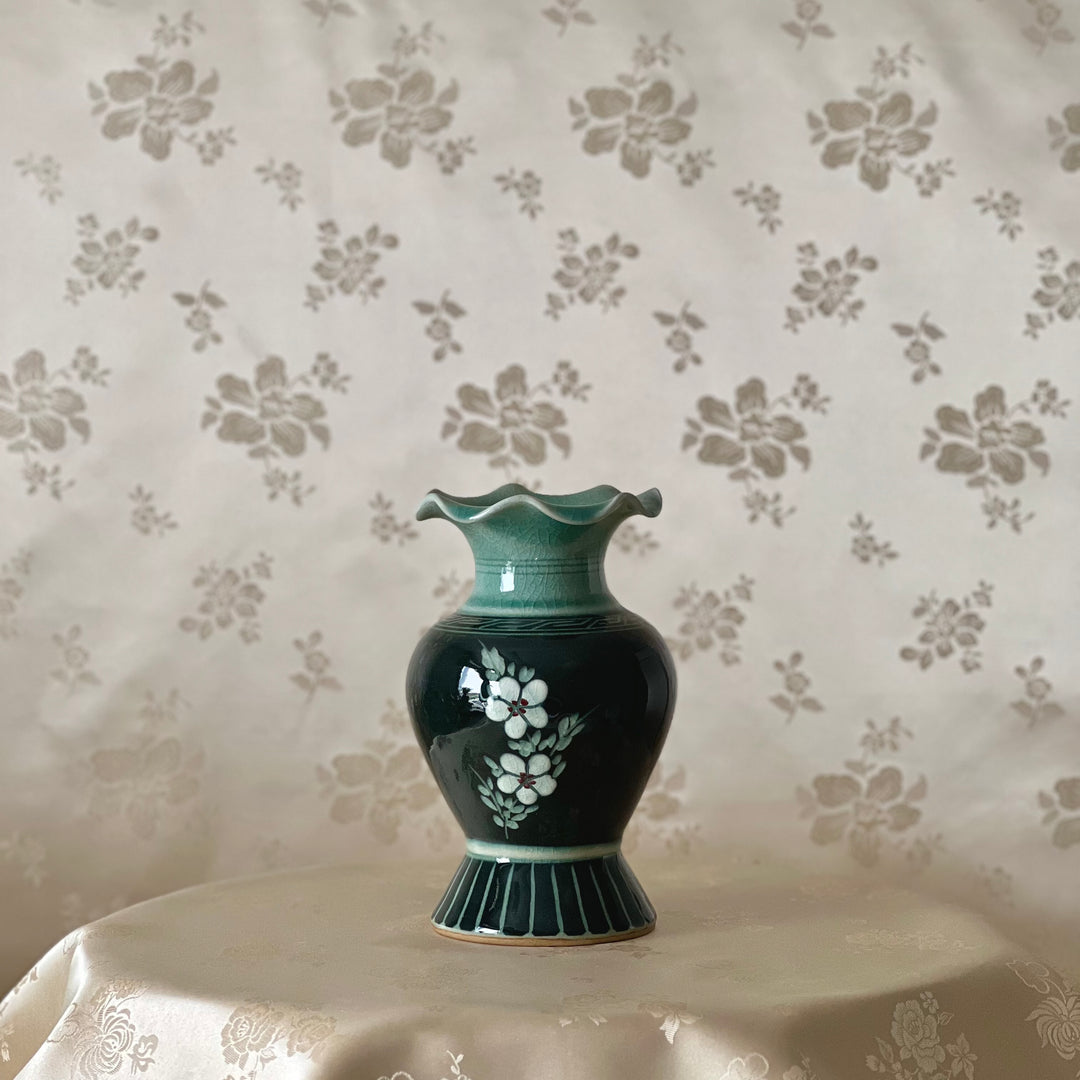 Celadon Set of Black and Red Vases with Flower Pattern (청자 흑상감, 동화 화문 병)