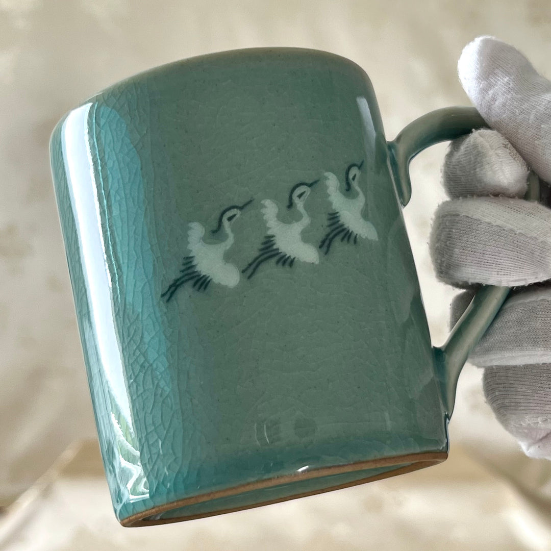 Celadon Tea Mug Cup with Inlaid Flying Crane Pattern (청자 상감 줄학문 머그컵)