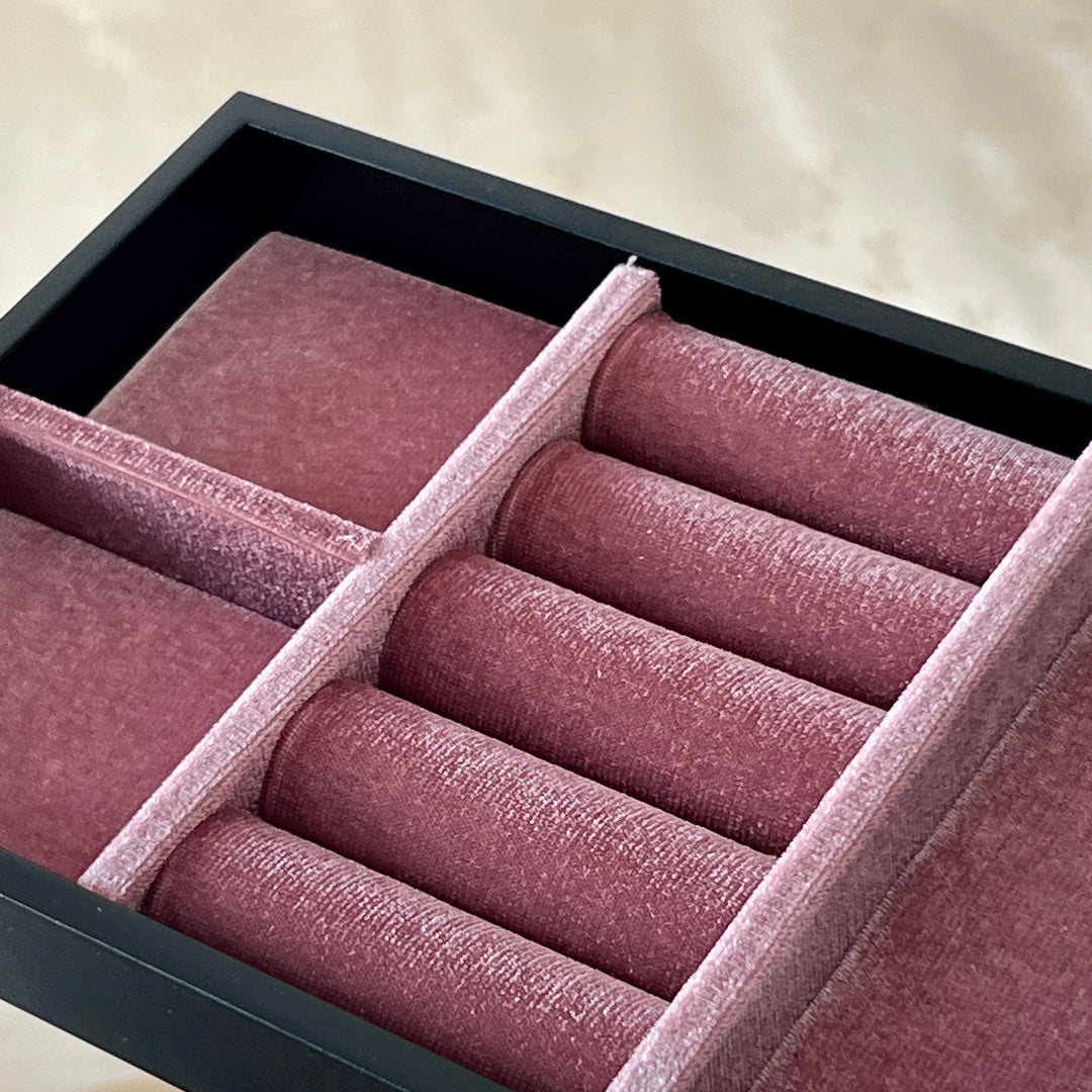 Mother-of-Pearl Jewelry Box: Paired Cranes in a Pine Grove