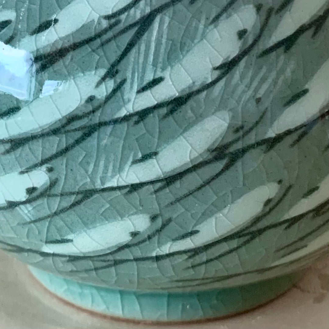 Celadon Vase with Inlaid White Small Fishes (청자 상감 송사리문 호)