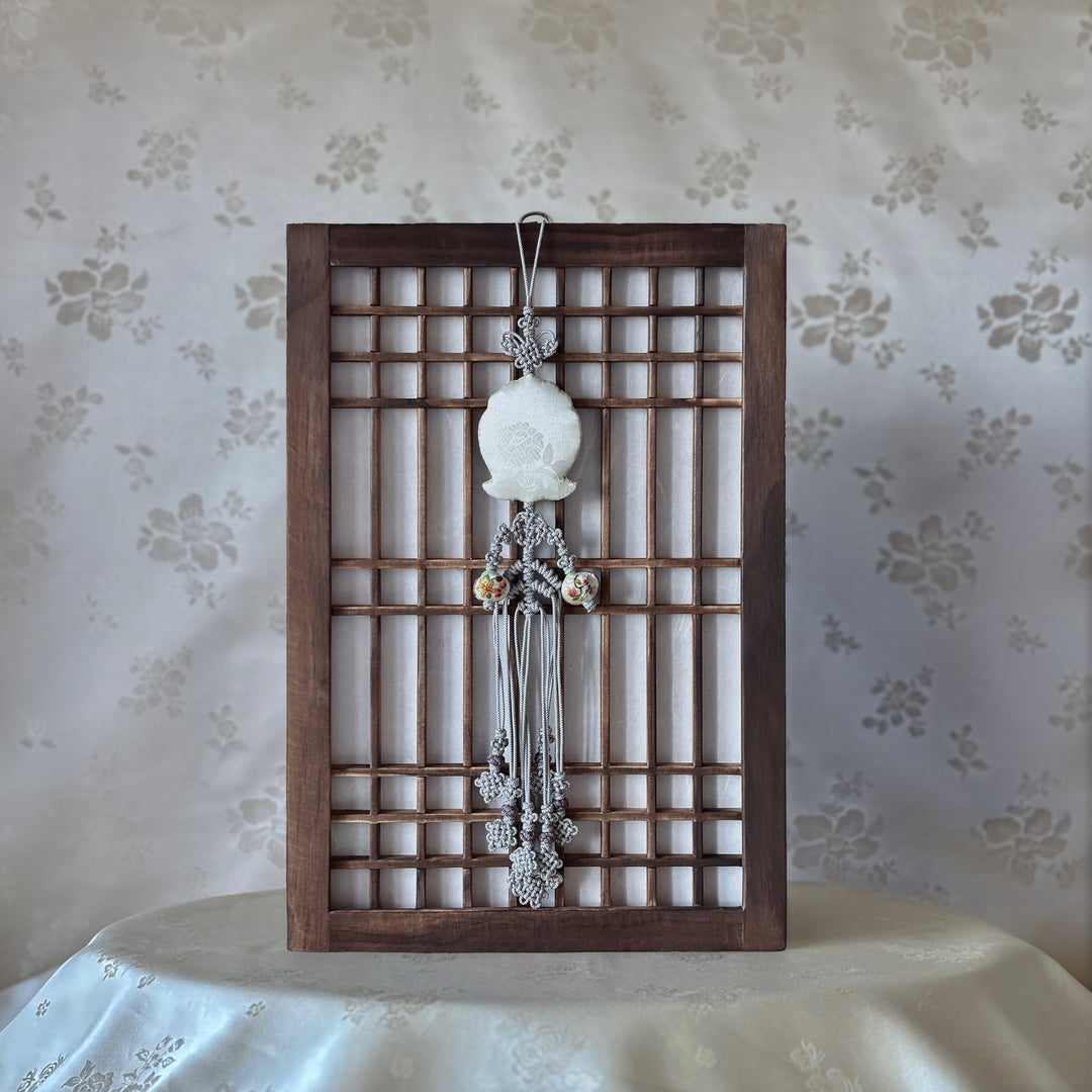 White Norigae with Cranes Embroidery and Tassels