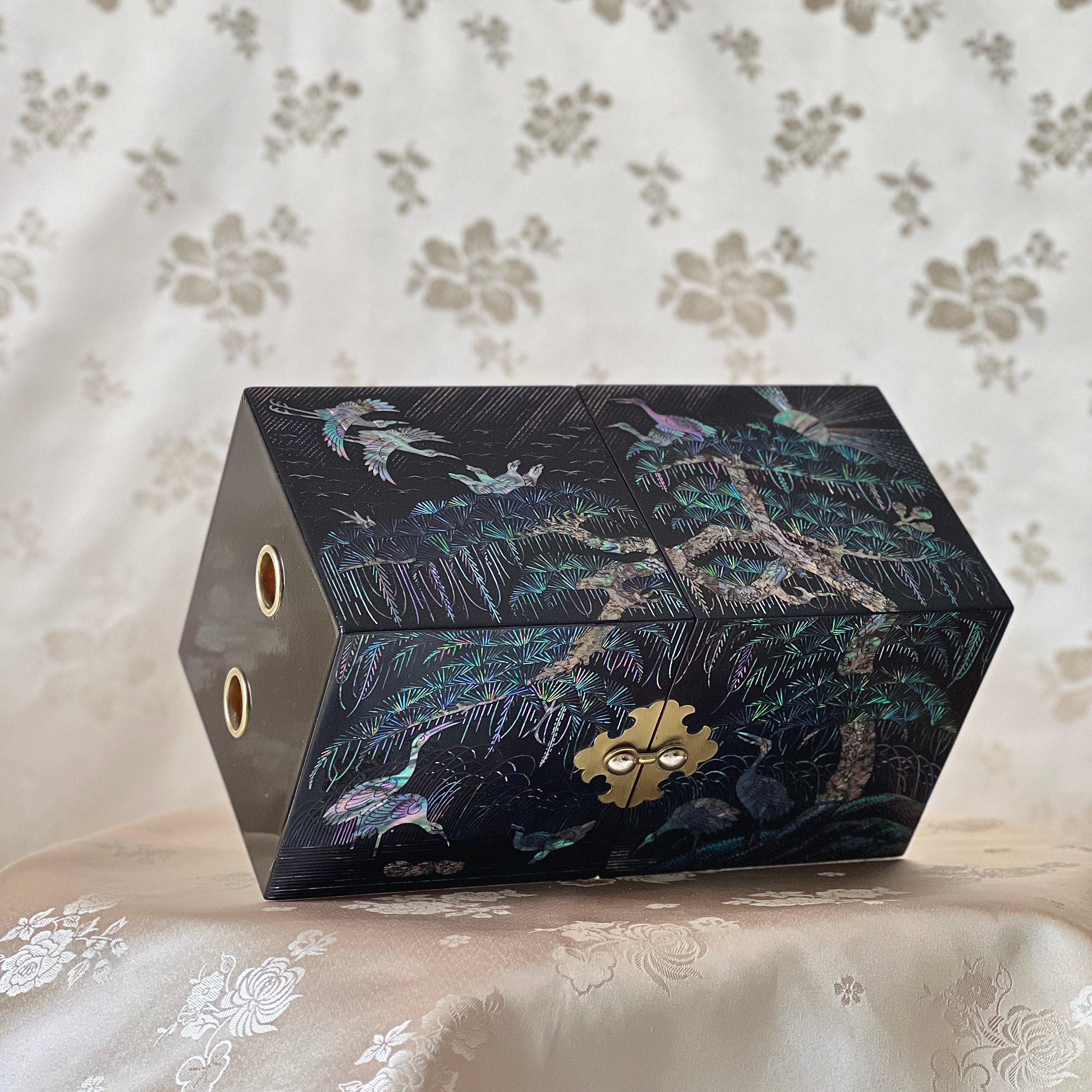 Mother-of-Pearl Jewelry Chest Pair: Pine and Crane Motif – ArtinKo