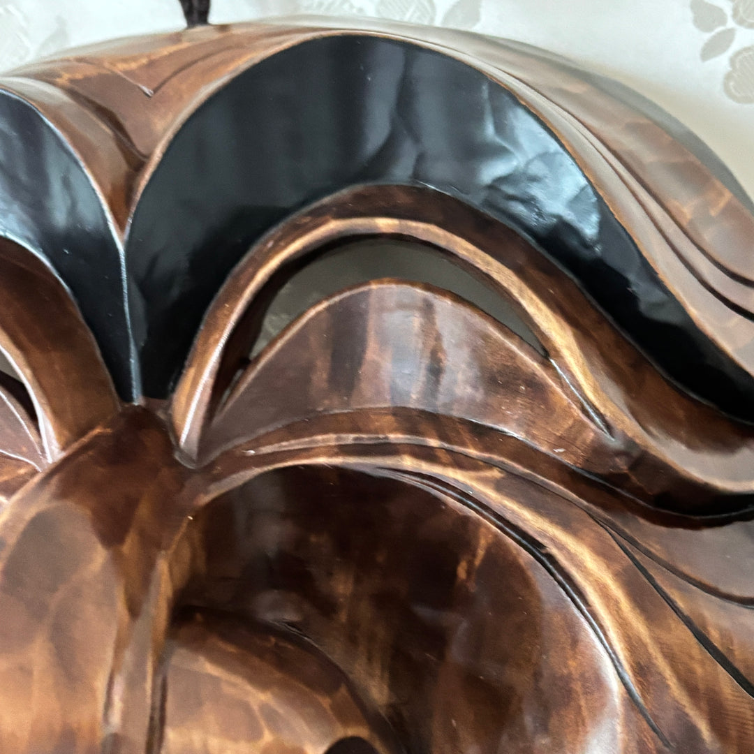 Wooden Hahoe Mask Set: Grand-Scale Nobleman and Bu-Ne Character for Wall Decor