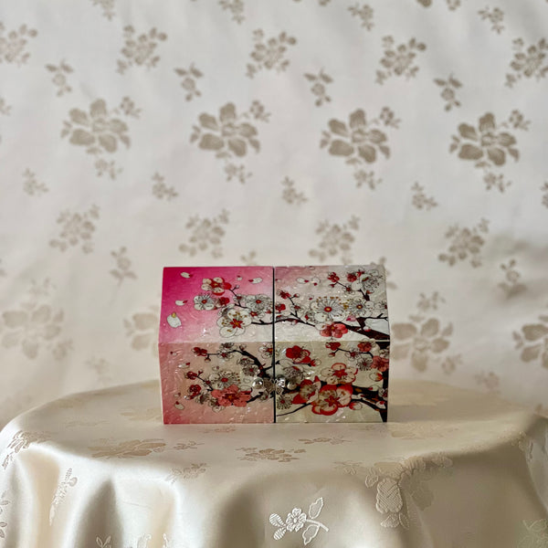 Pair of small mother-of-pearl jewelry chests with plum blossom inlay