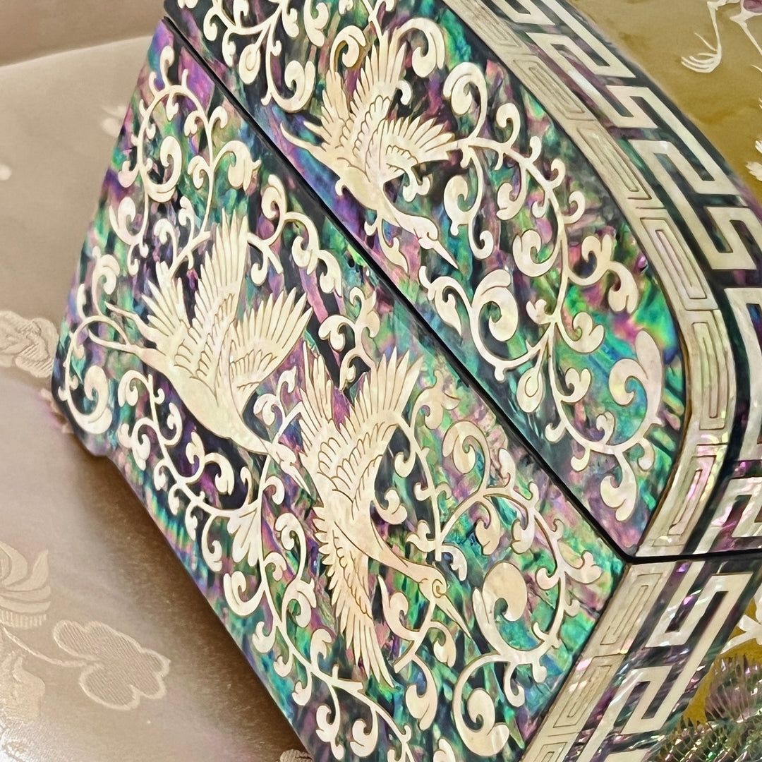Mother-of-Pearl Jewelry Box: Pine and Crane Motif on Gold Ground