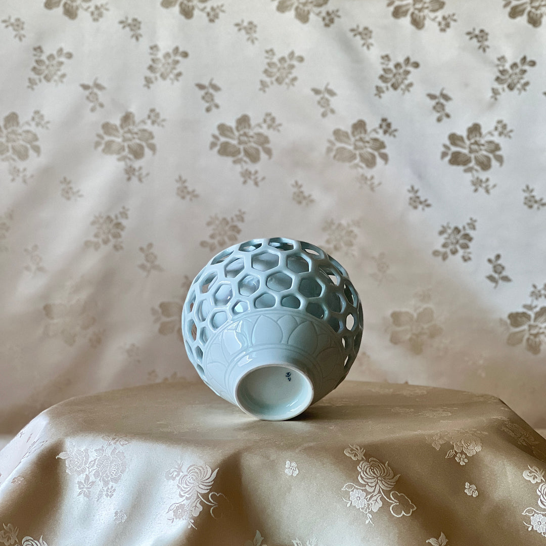 White Porcelain Double-Walled Openwork Vase: Tortoise-Shell Lattice with Incised Cloud and Crane Motif