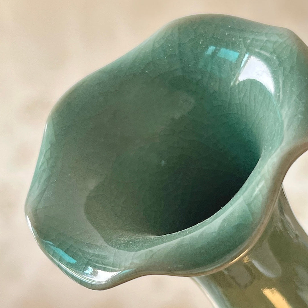 Celadon Melon Shaped Vase with No Pattern (청자 참외형 병)