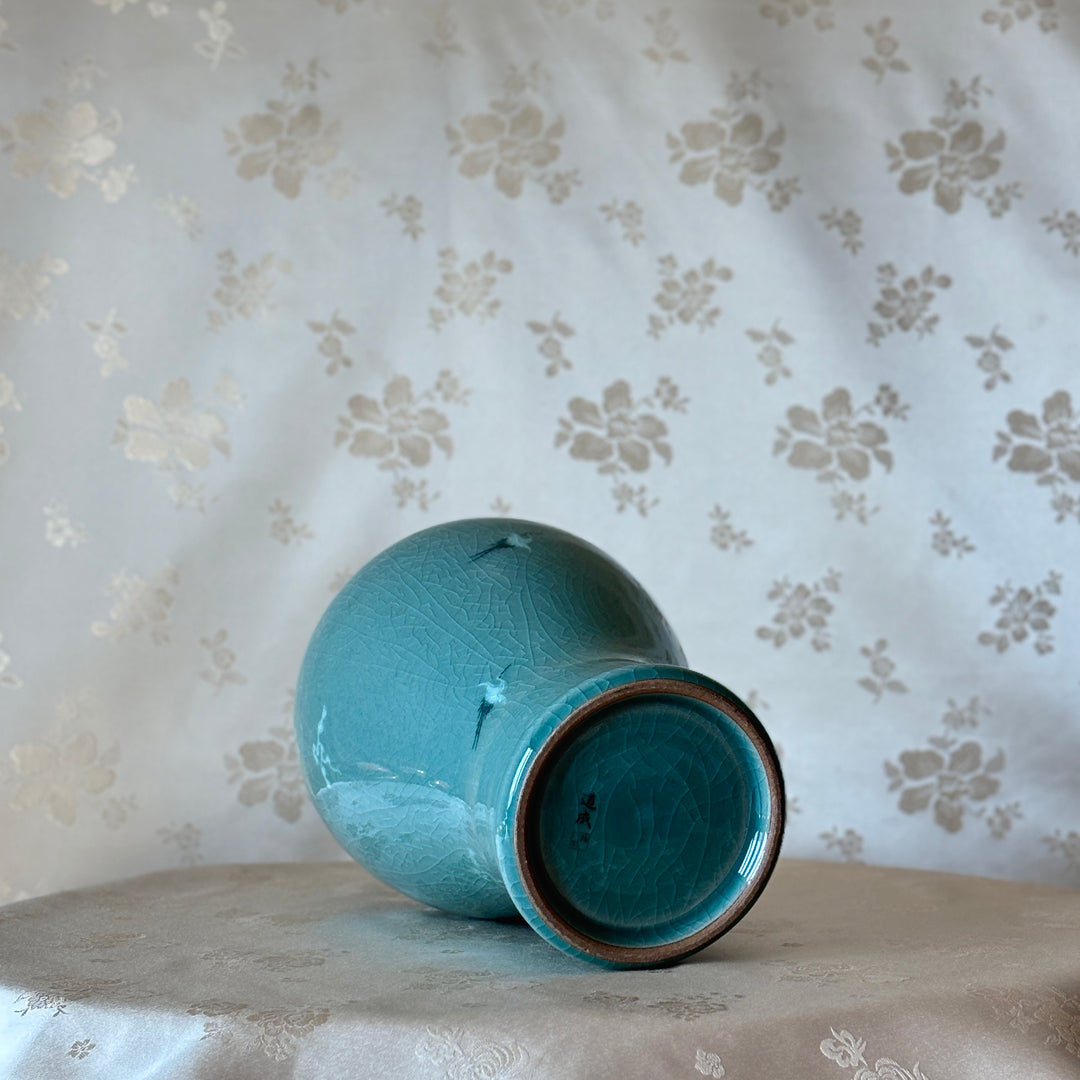 Celadon Maebyeong Vase with Lid: Inlaid Crane and Cloud Motif by Master Artisan