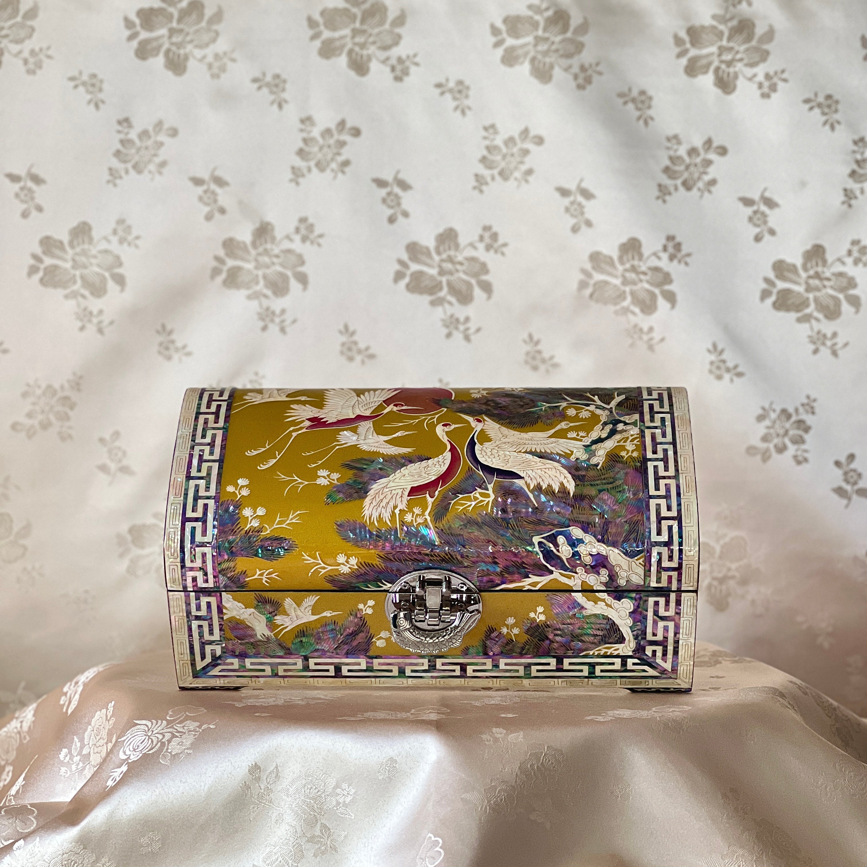 Korean Mother-of-Pearl Jewelry Box with Crane and Pine Motif – ArtinKo