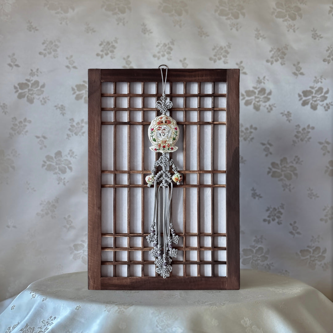 White Norigae with Cranes Embroidery and Tassels