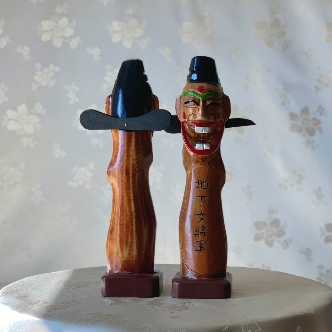 Holzfiguren-Set bestehend aus zwei Dorfwächtern für Glück und Glück (목재 ԉ승 천하, 지하 대xnxx)