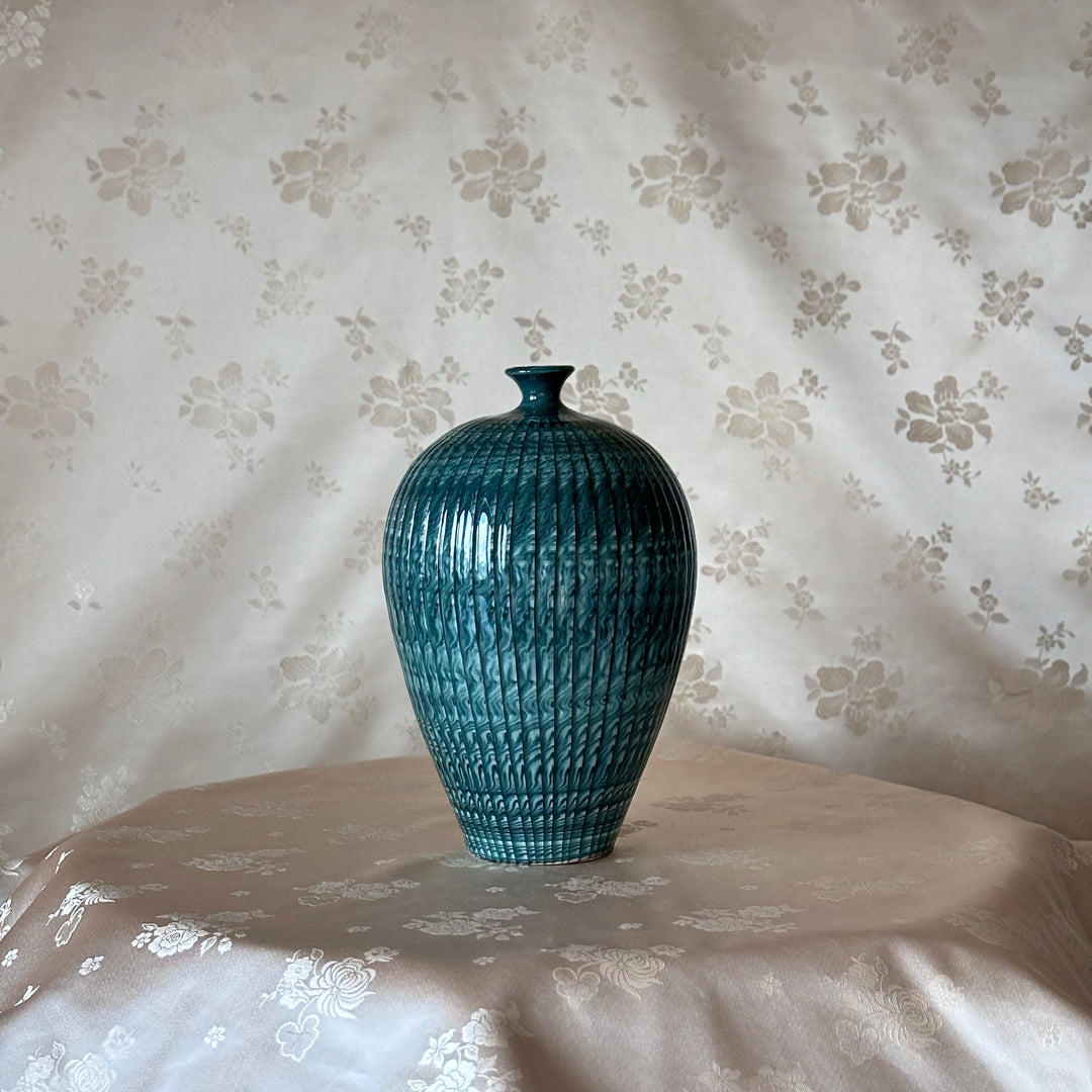 Celadon Vessel: Yeollimun Mixed-Clay Technique, 2023