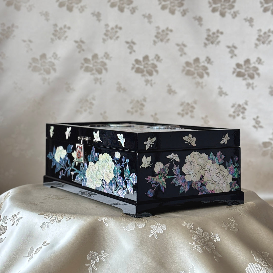 Mother-of-Pearl Jewelry Box: Sculpted Whole-Shell Birds and Peonies on Deep Black
