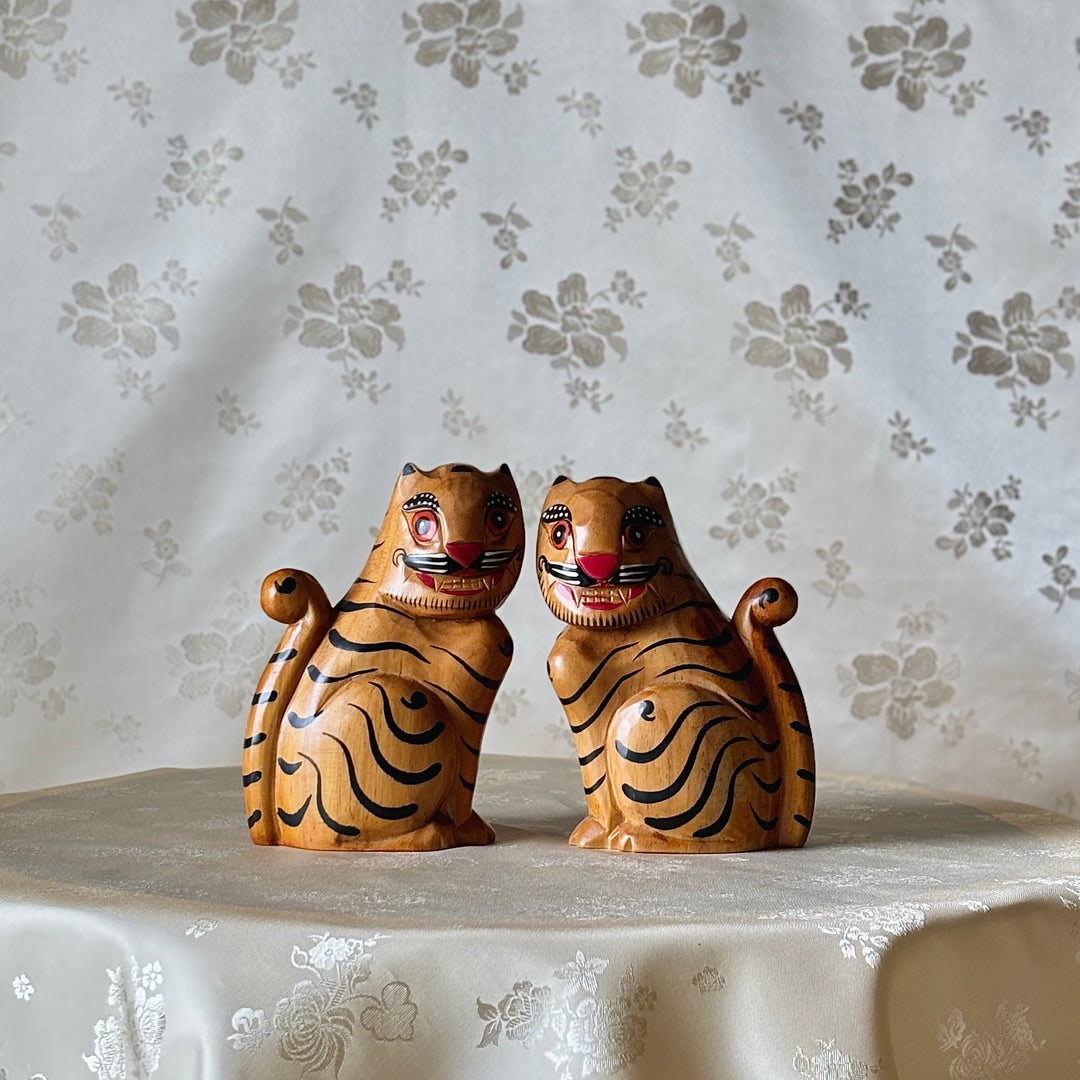 Grand-Size Folk Wooden Tiger Pair