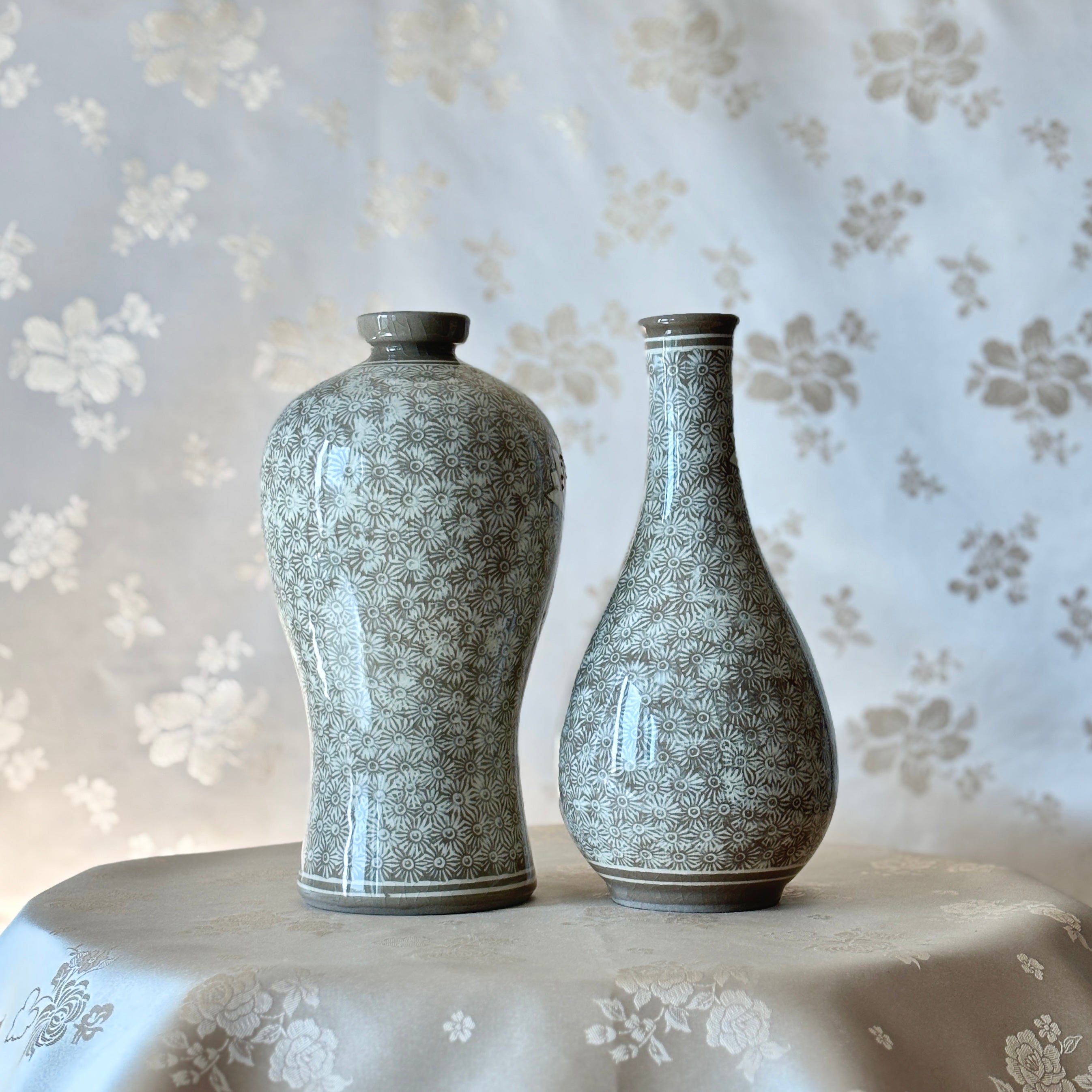 韓国青磁透かし彫り鶴雲文様花瓶 – ArtinKo