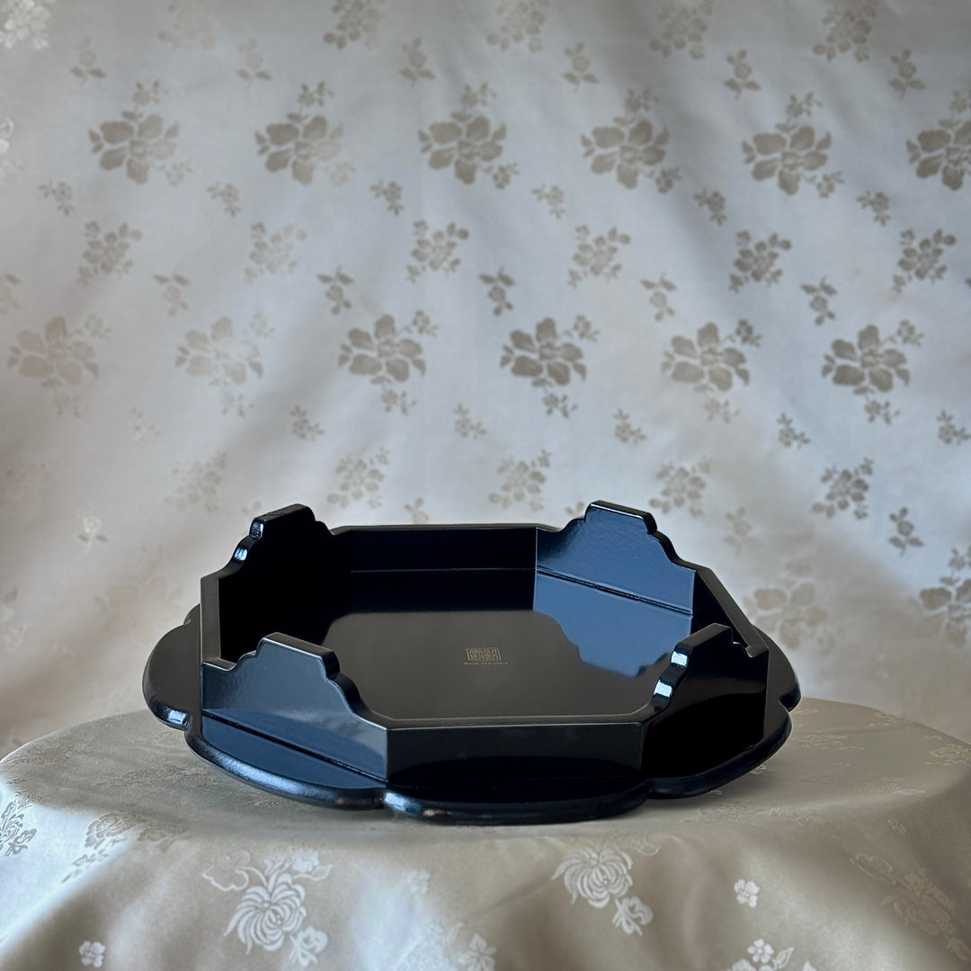 Floral-Shaped Mother-of-Pearl Tray Adorned with Butterfly and Peony Motifs