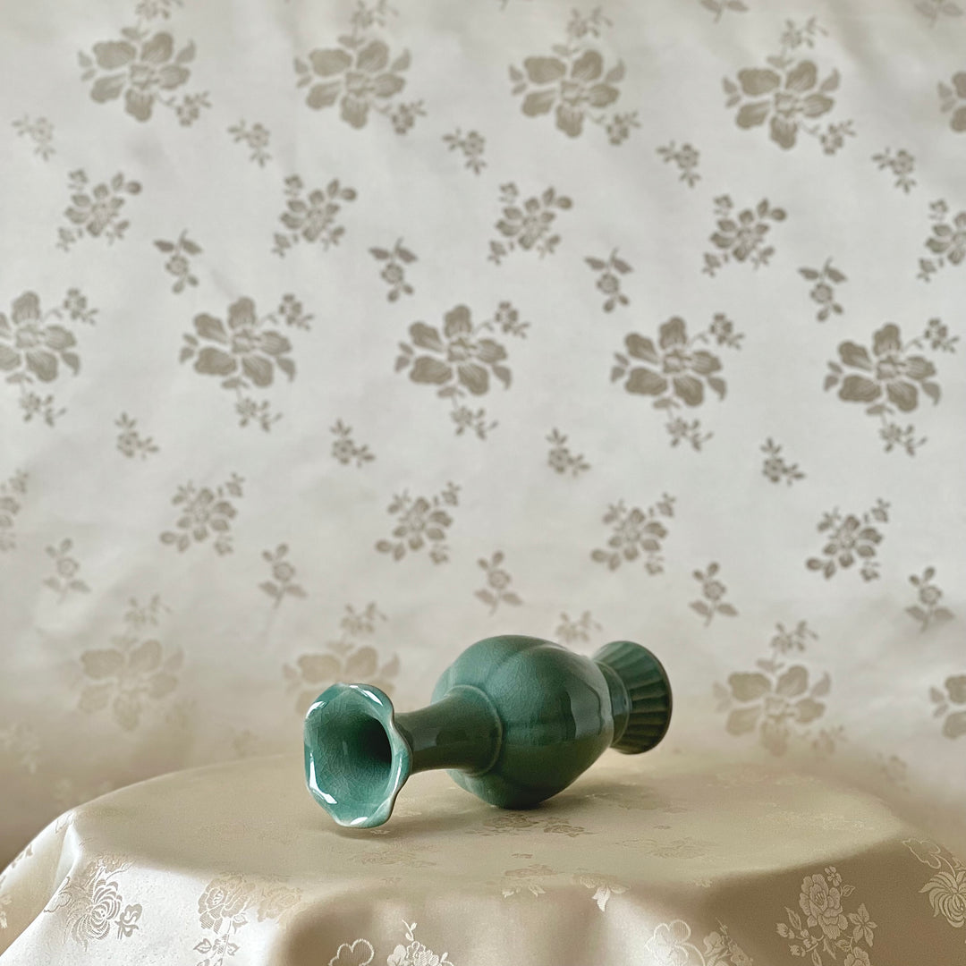 Celadon-Melonenförmige Vase ohne Muster (청자 참외형 병)