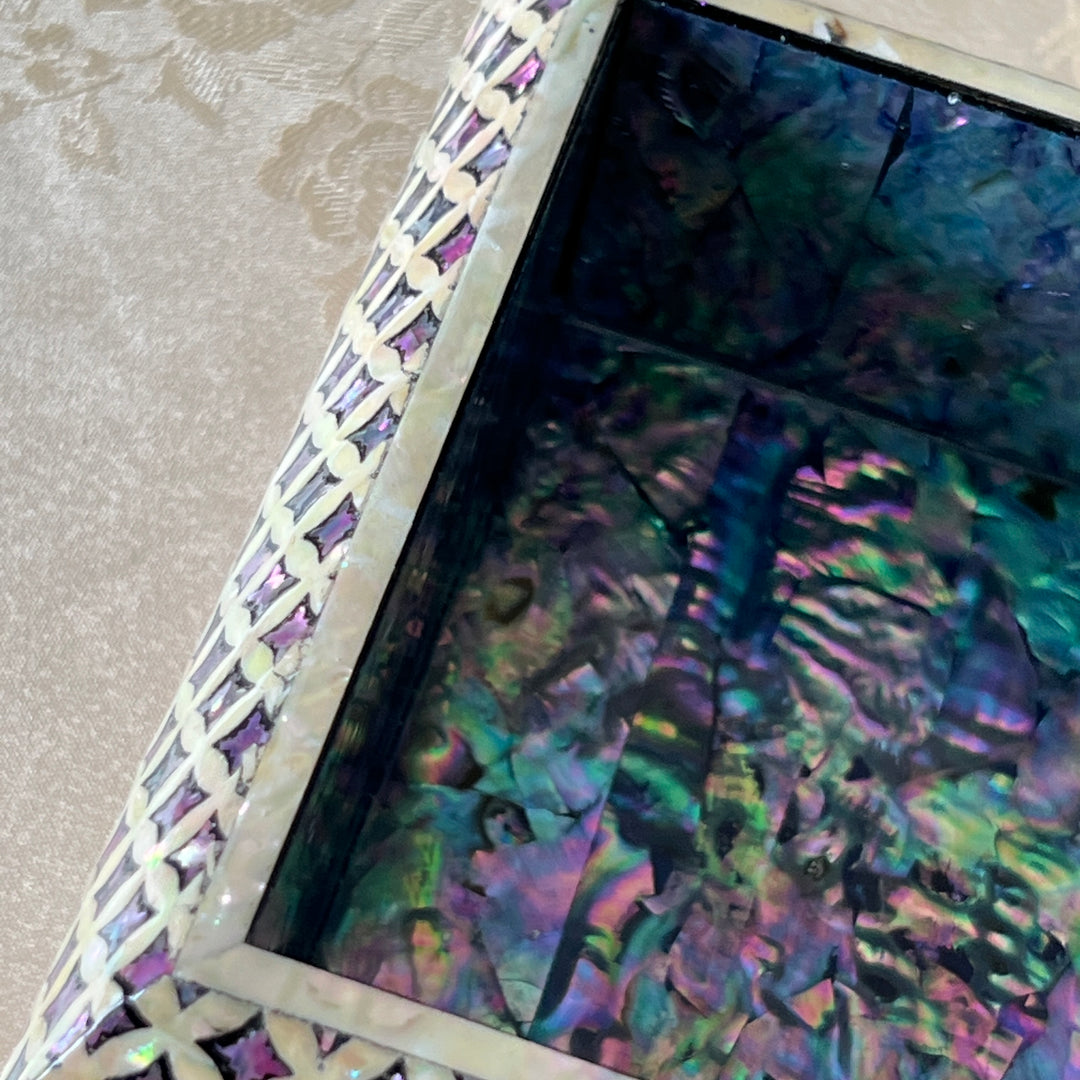 Mother-of-Pearl Jewelry Lidded Box: Chilbo Motif