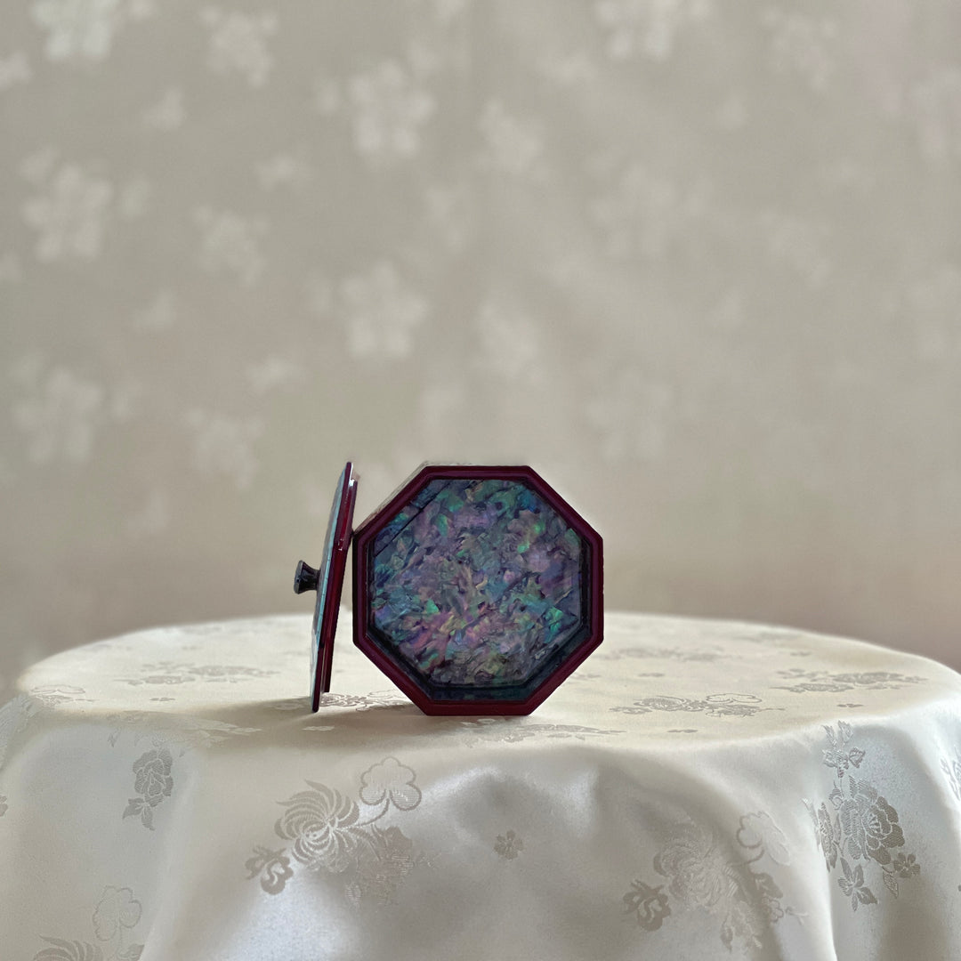 Mother of Pearl Octagon Shaped Small Jewelry Box with Vine and Butterfly Pattern (자개 호접 당초문 팔각 함)