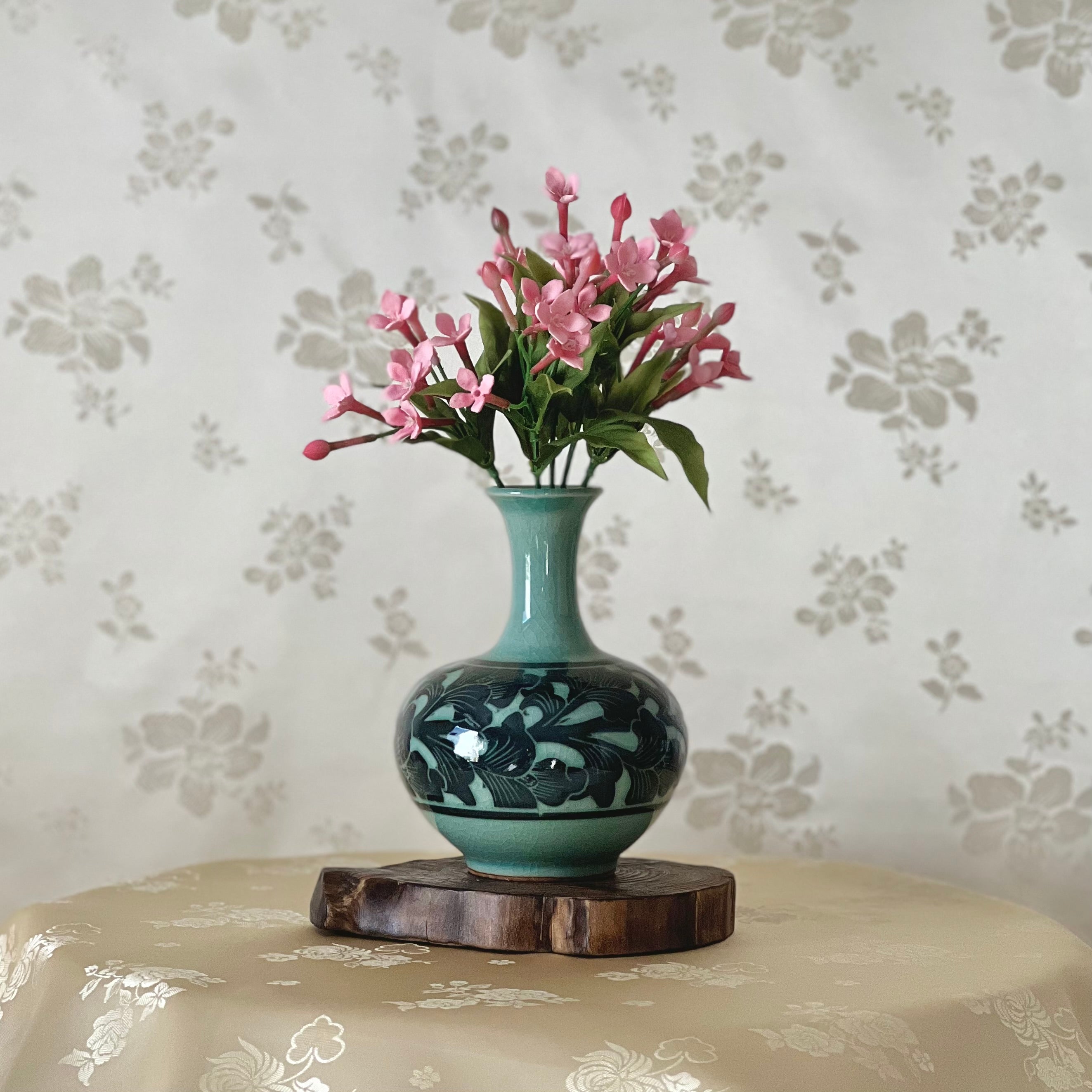 青磁象嵌　花入 楽天市場】【ふるさと納税】青磁象嵌 蘭文花入 1個 八代焼 桜