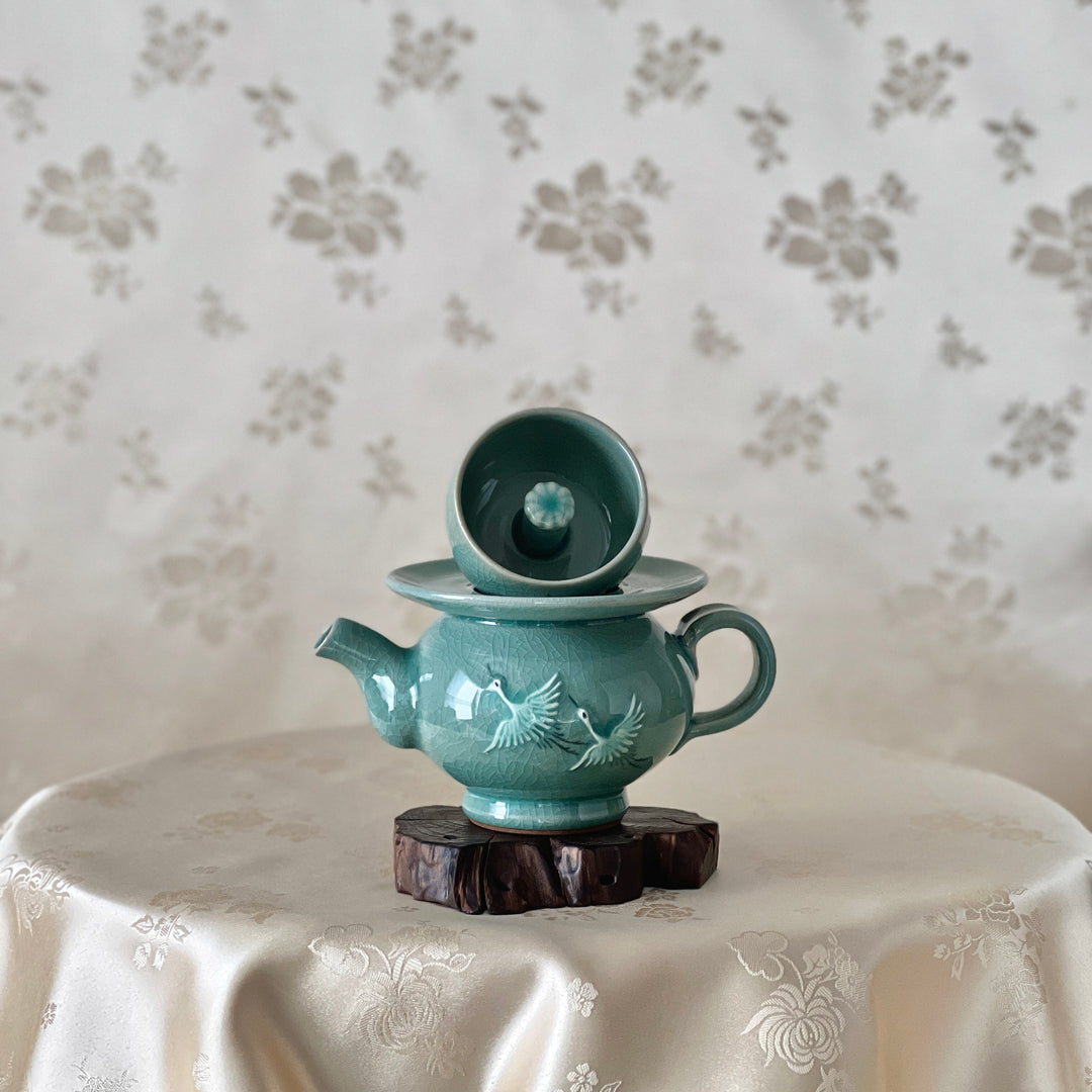 Celadon Gye-yeong Bae (Sobriety Cup): Embossed Crane Motif by Master Artisan