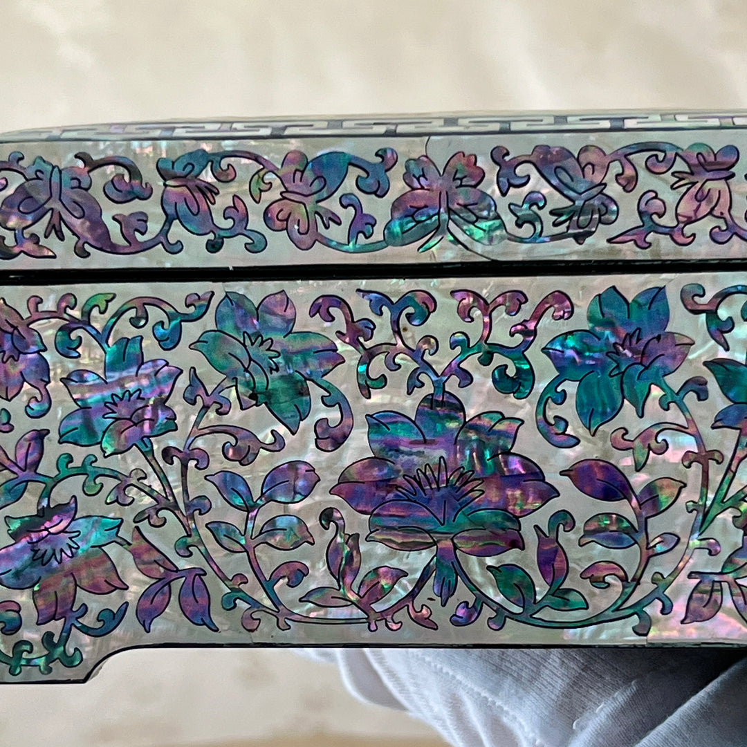 Mother-of-Pearl Jewelry Box: Paired Cranes in a Pine Grove